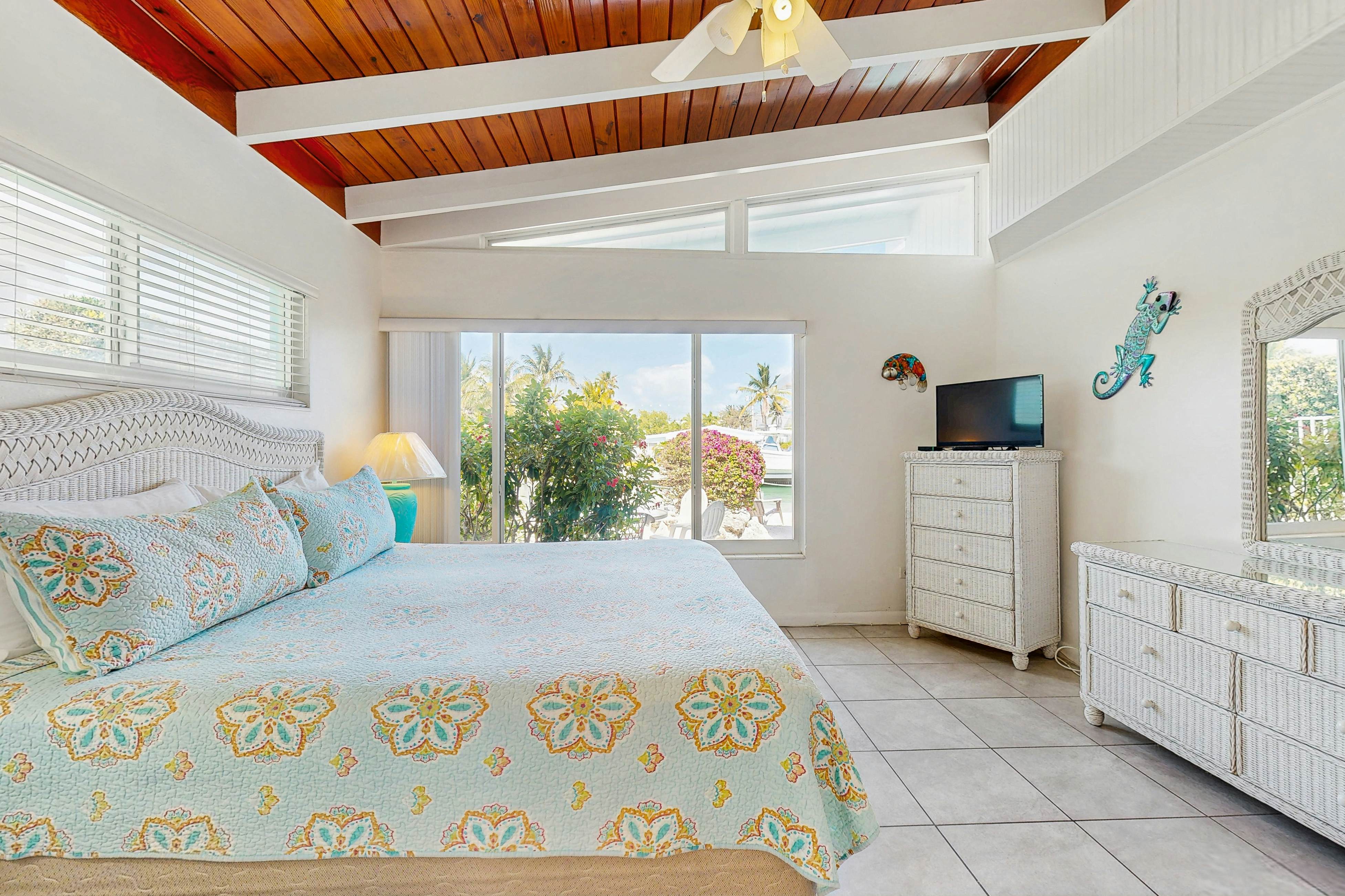 Downhome Cabin by the Canal