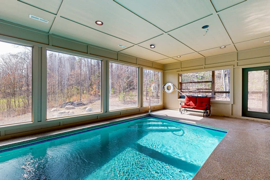 Cozy Cabin, Sleeps 6, Indoor Pool, Hot Tub, Game Room — Sevierville, TN — vacation rental