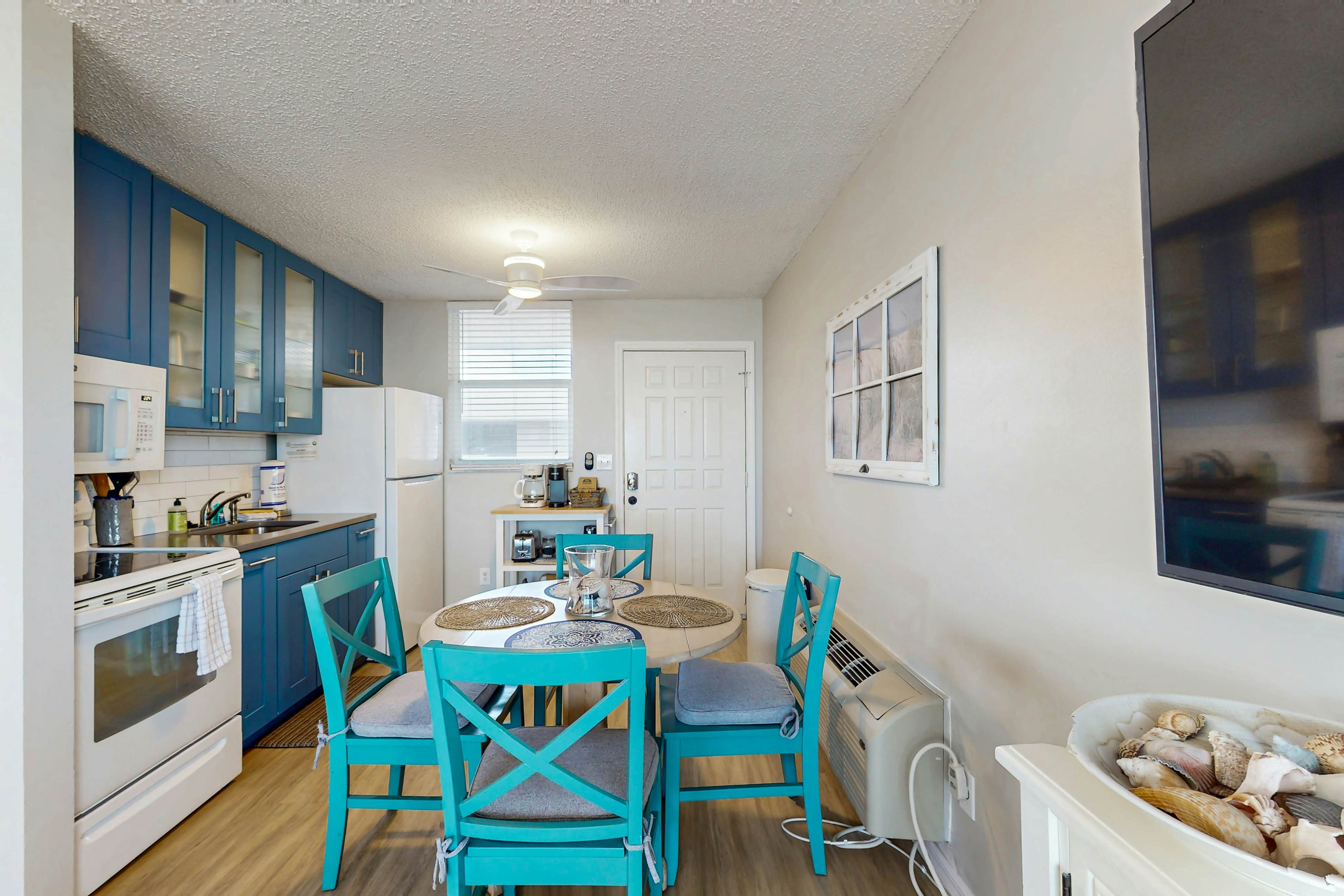 Reel Relaxed Beach and Tennis Unit 4006