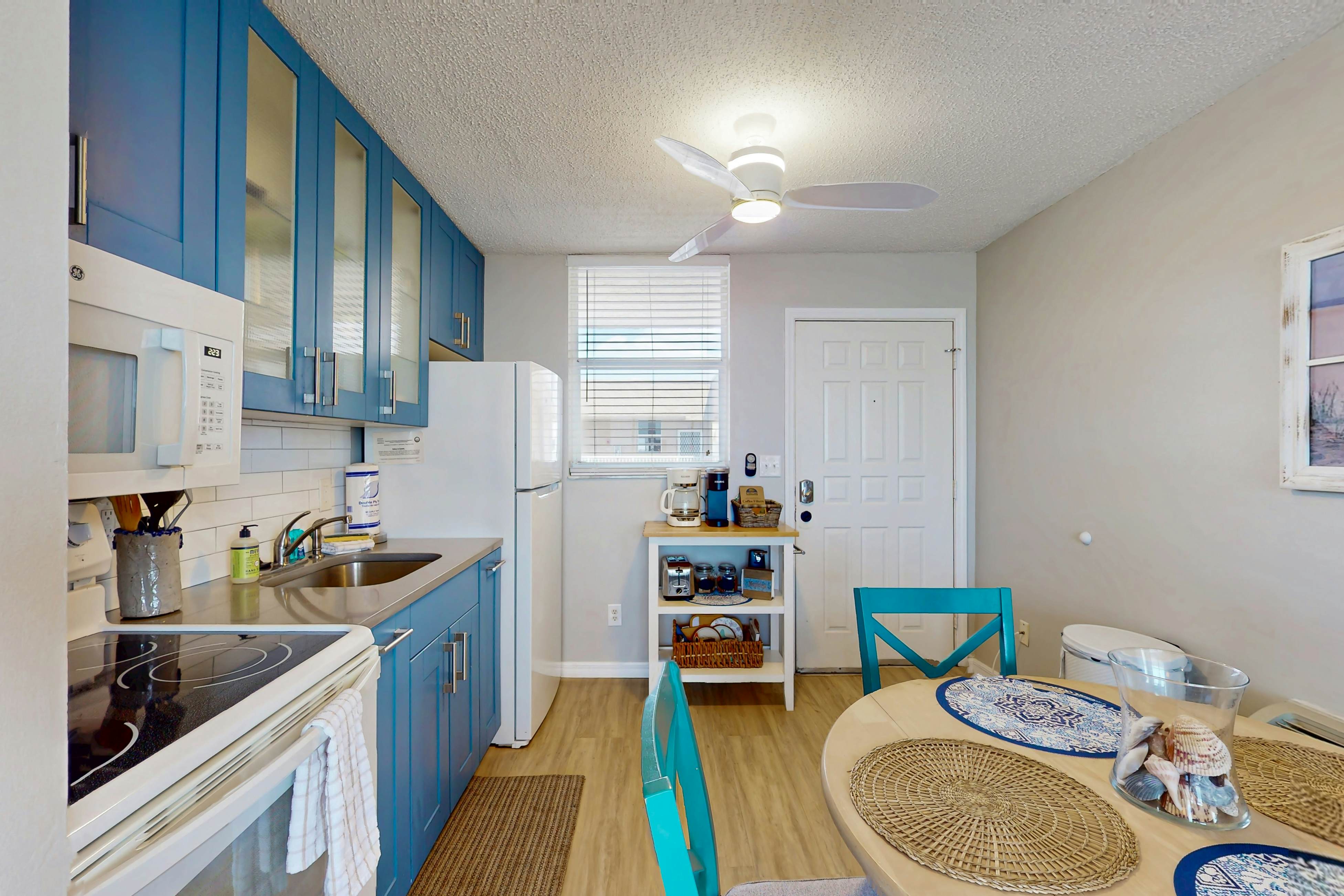 Reel Relaxed Beach and Tennis Unit 4006