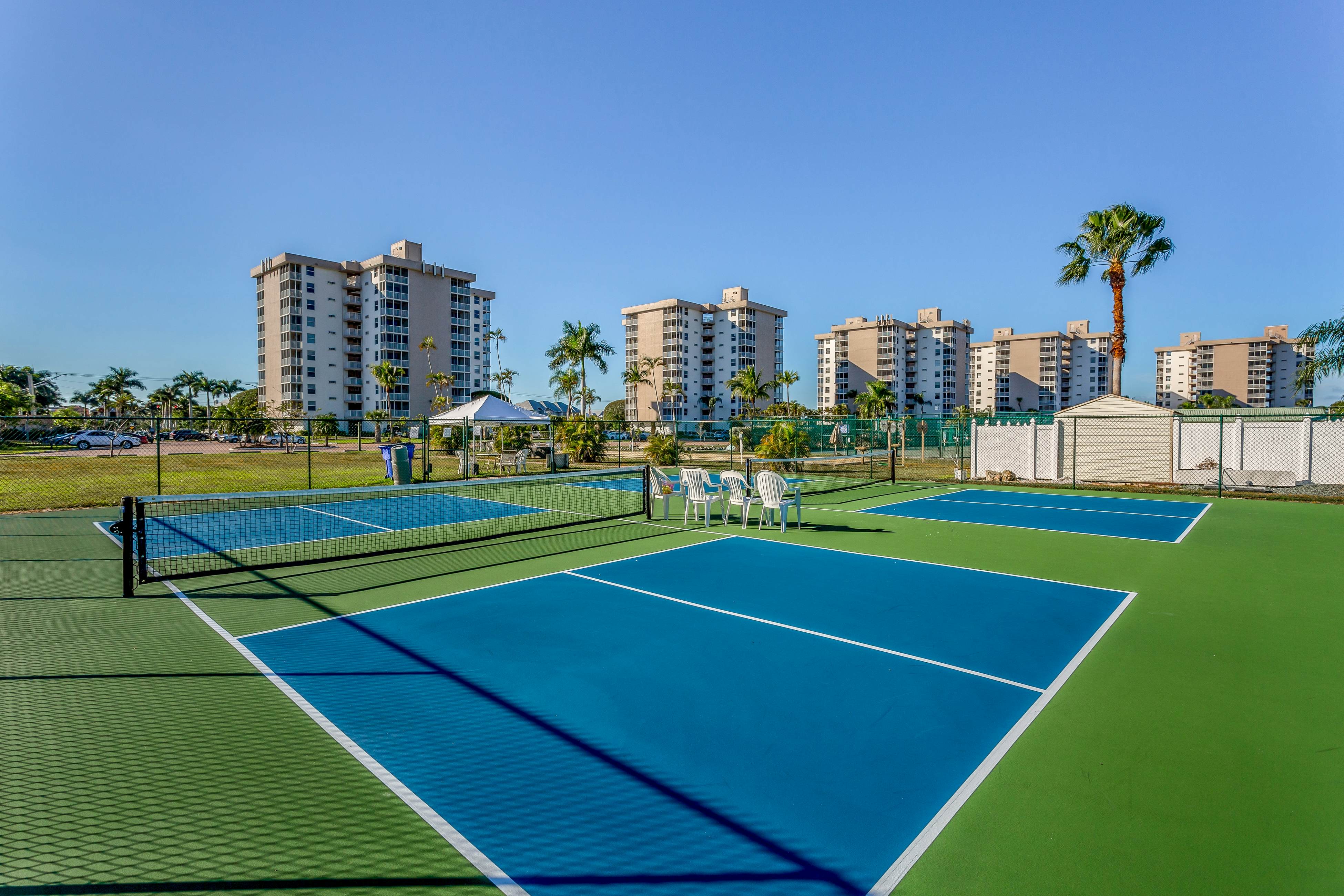 Reel Relaxed Beach and Tennis Unit 4006