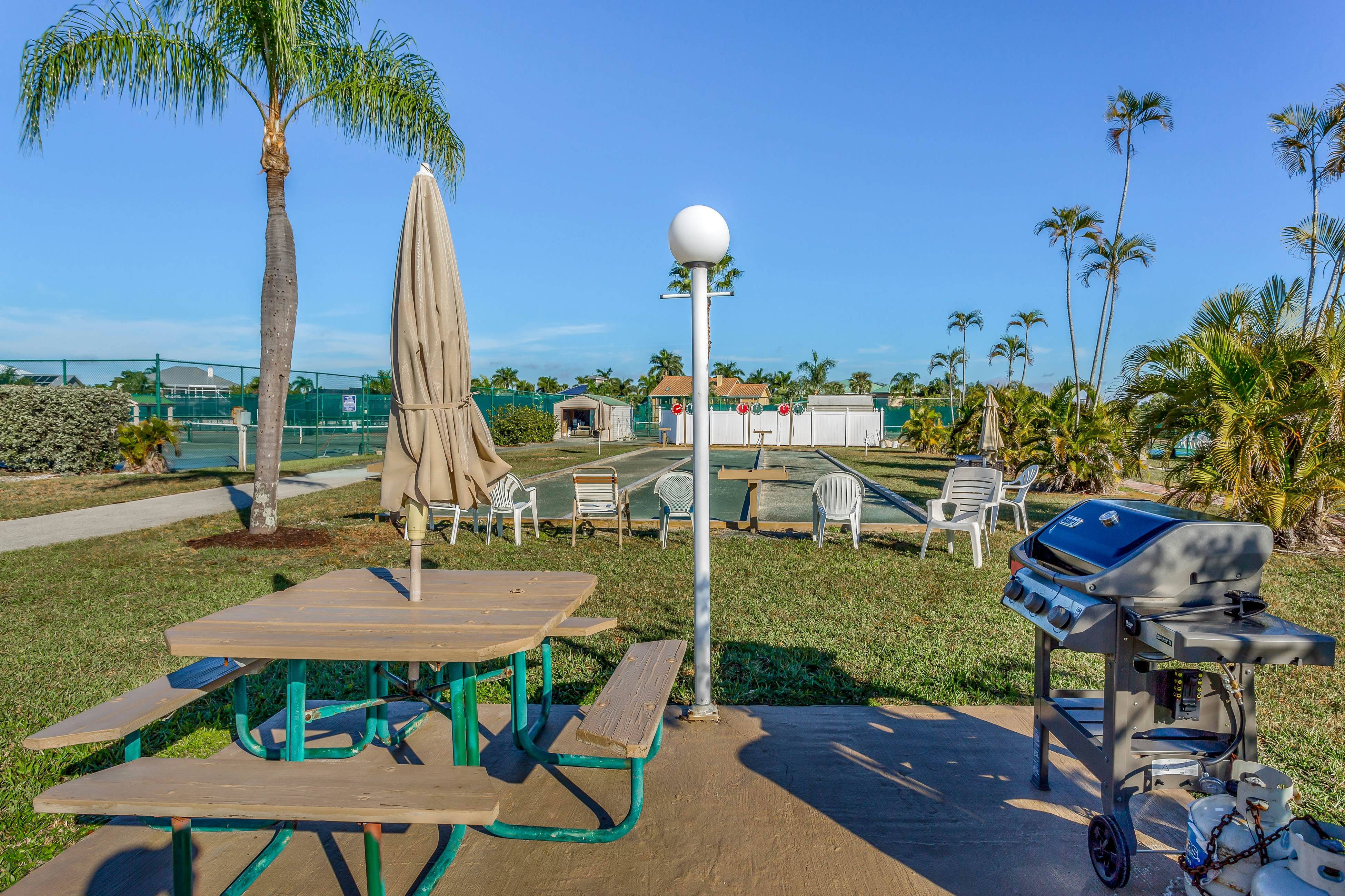 Reel Relaxed Beach and Tennis Unit 4006