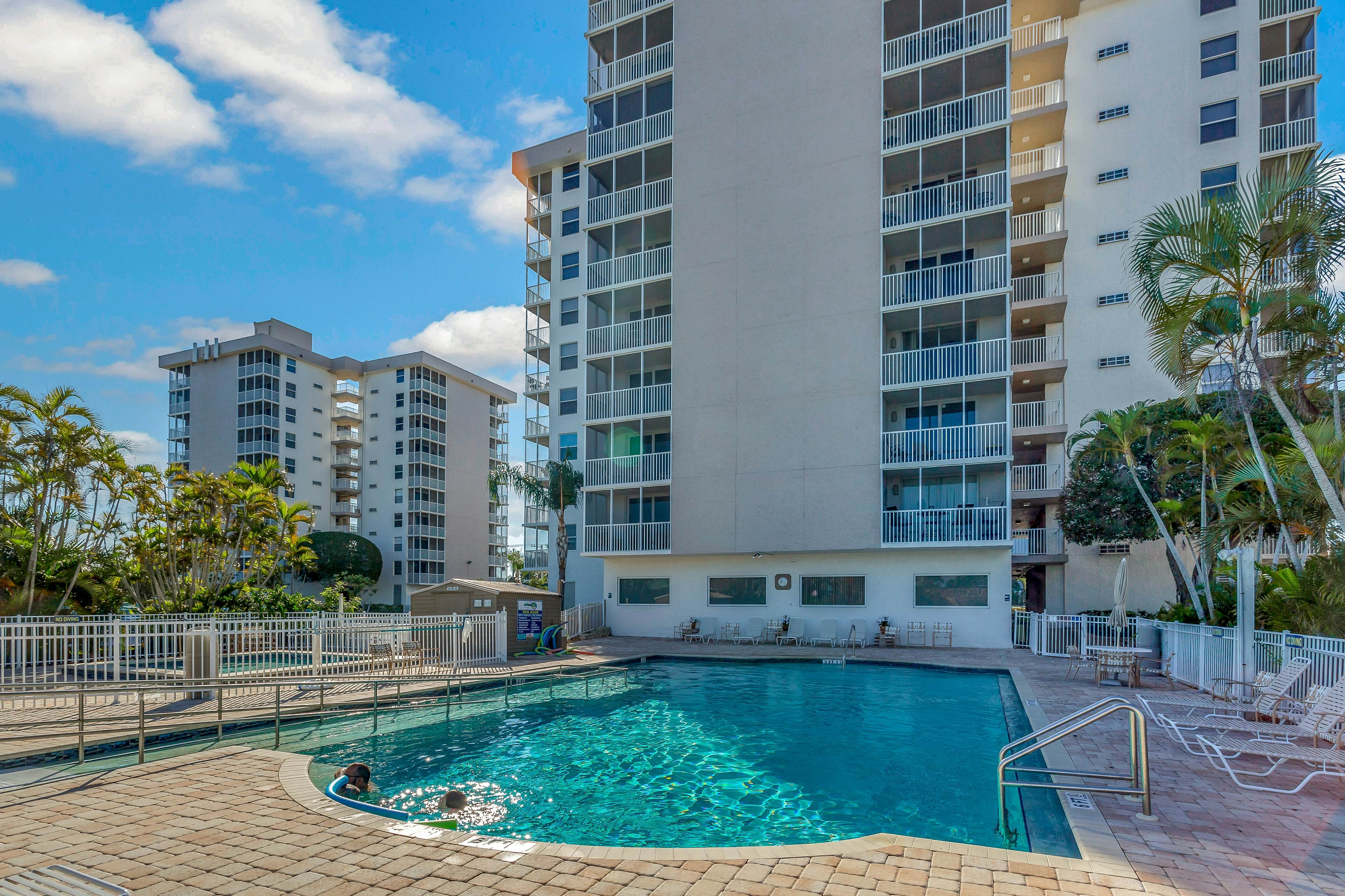 Reel Relaxed Beach and Tennis Unit 4006