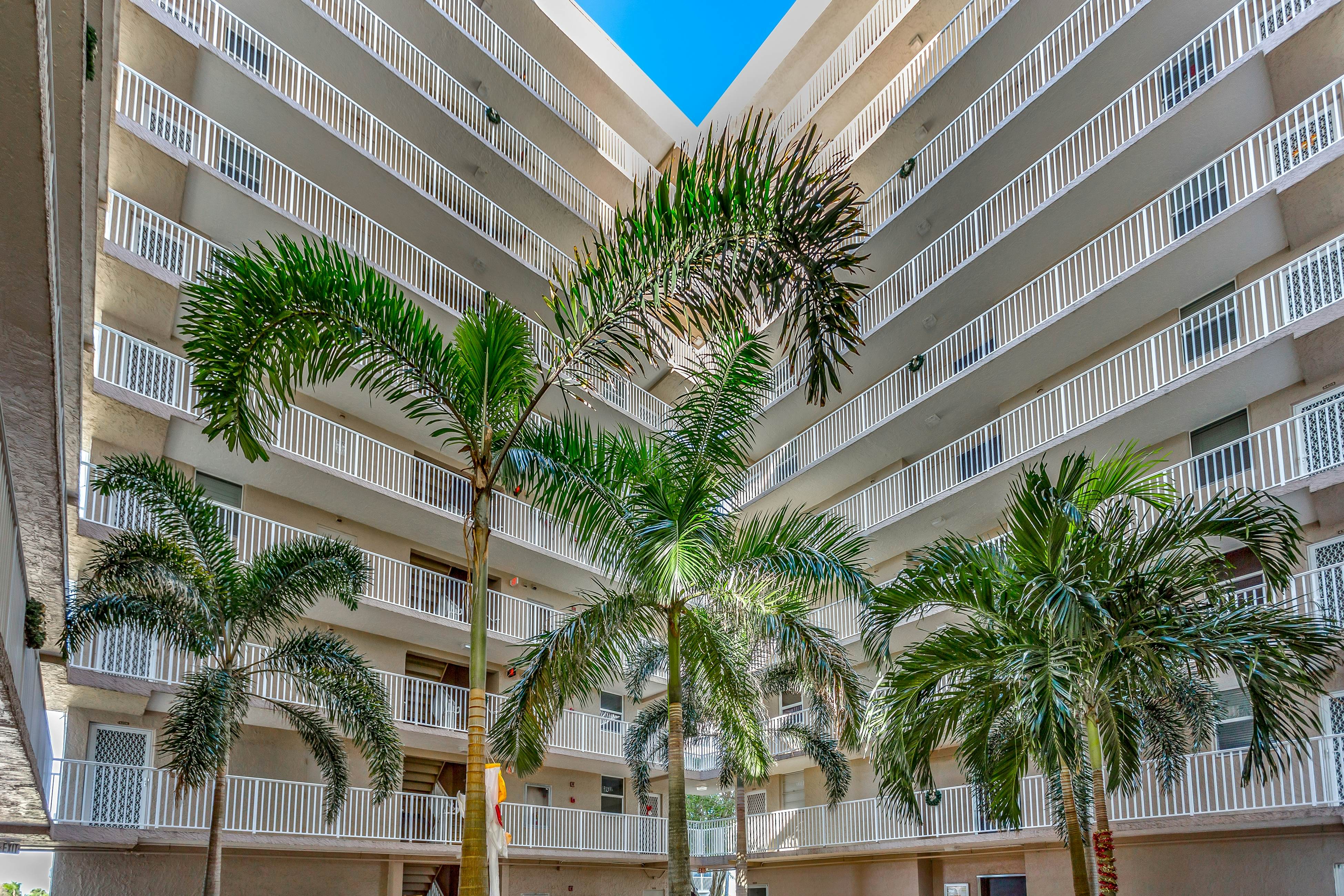 Reel Relaxed Beach and Tennis Unit 4006