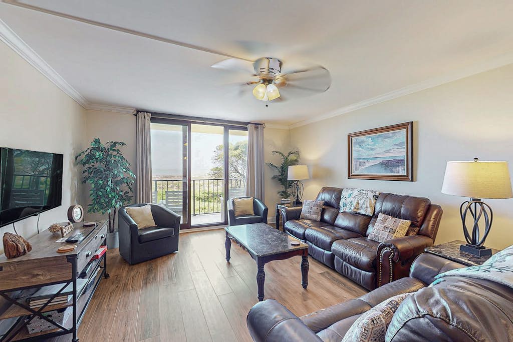 Oceanfront Condo with Ocean View, Shared Pool/Hot Tub, and Nearby Beach Access — Hilton Head, SC — vacation rental