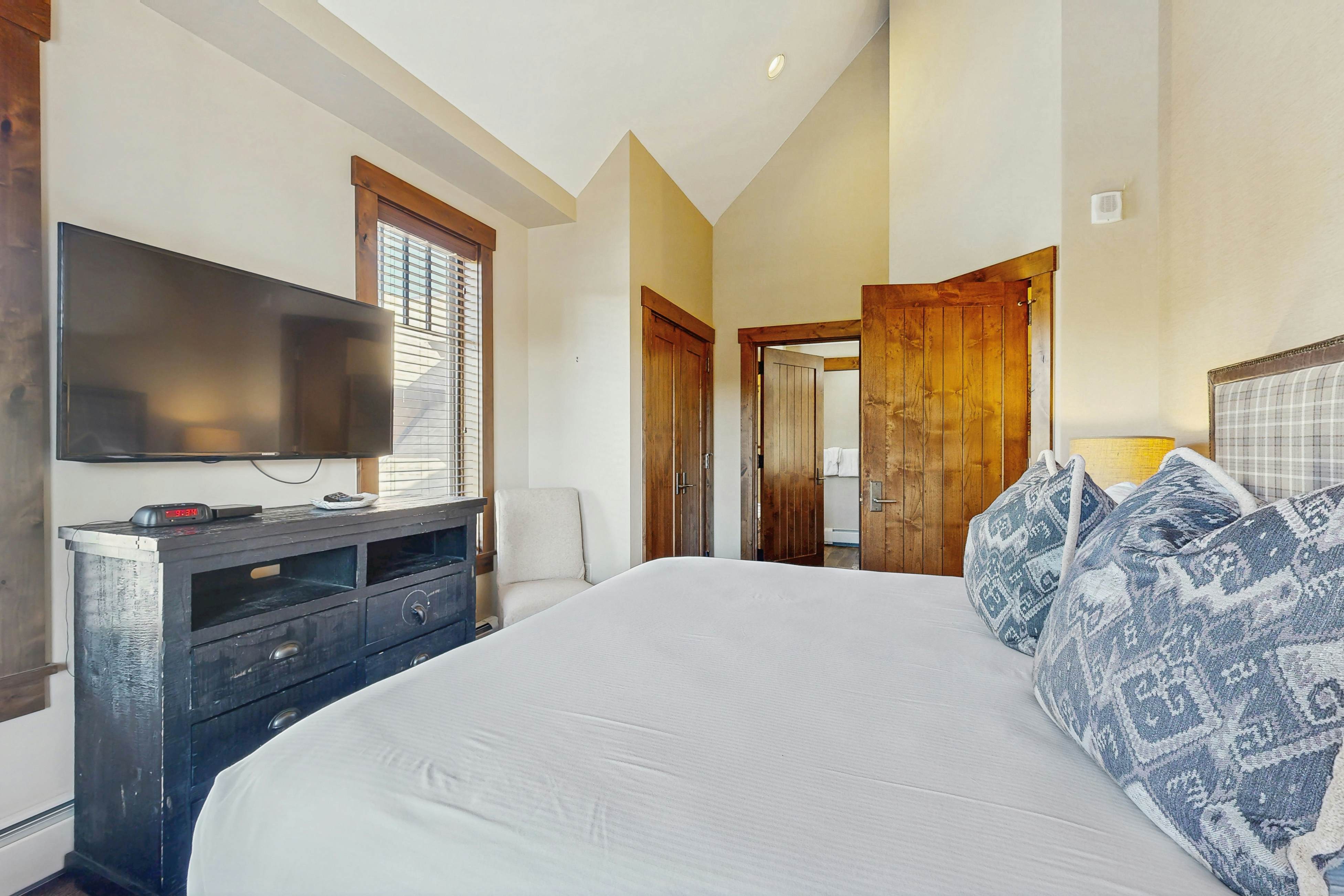 Water House On Main Street #6404