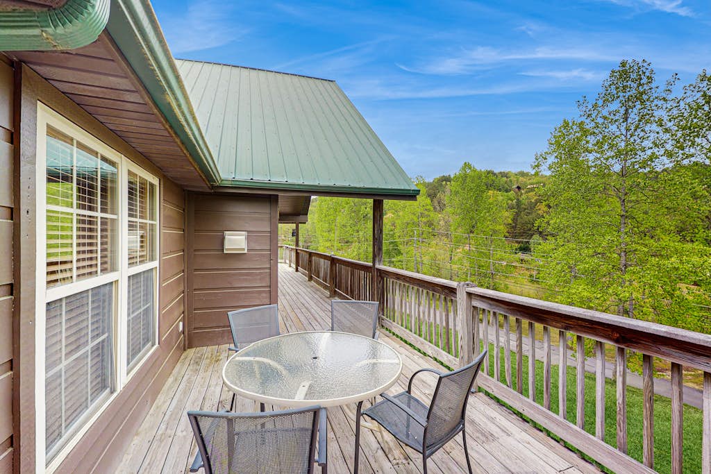Stunning Cabin, Sleep 12, Hot Tub, Grill, Shared Pool โ Sevierville, TN โ vacation rental