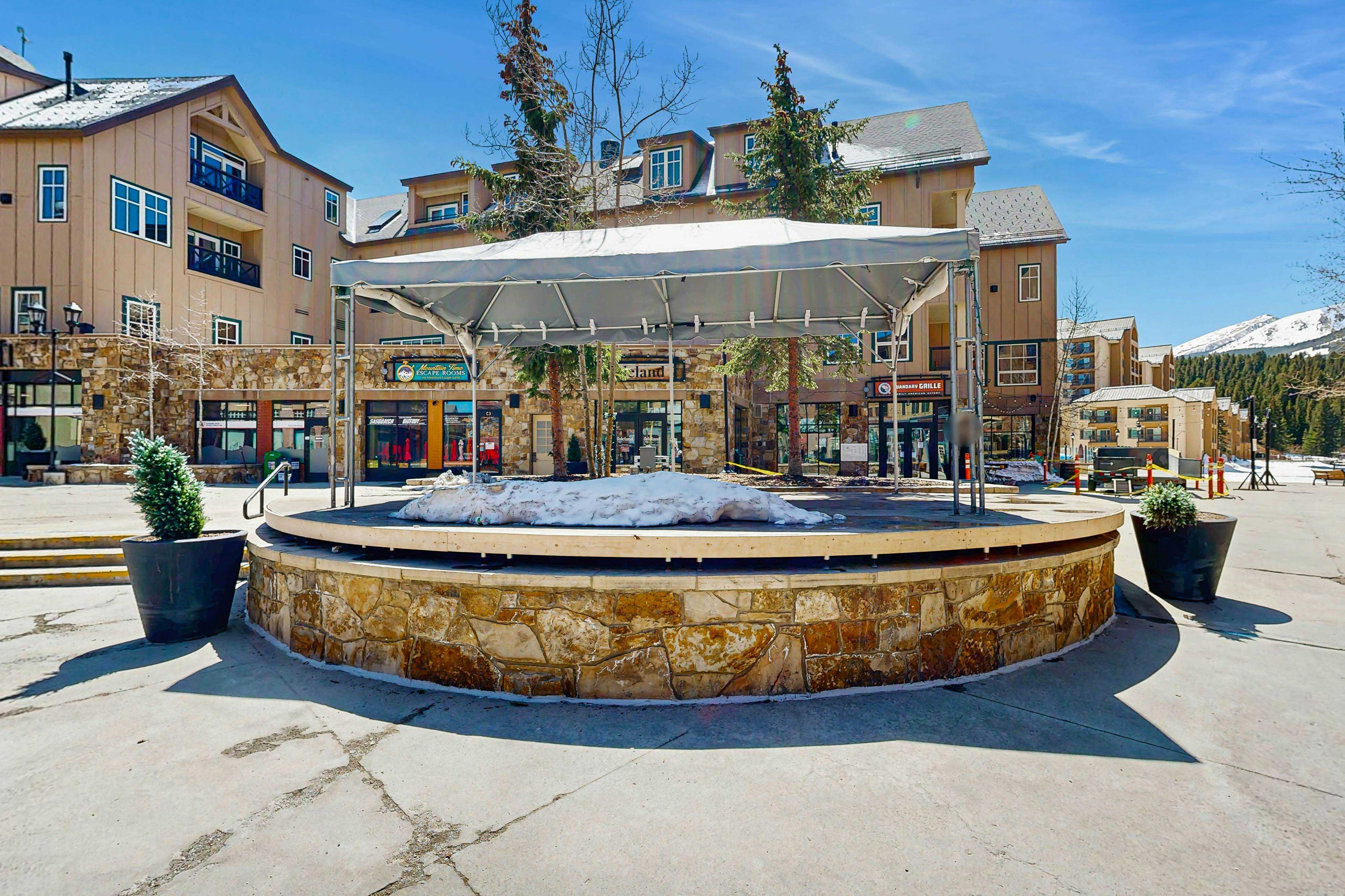 Water House On Main Street #6404