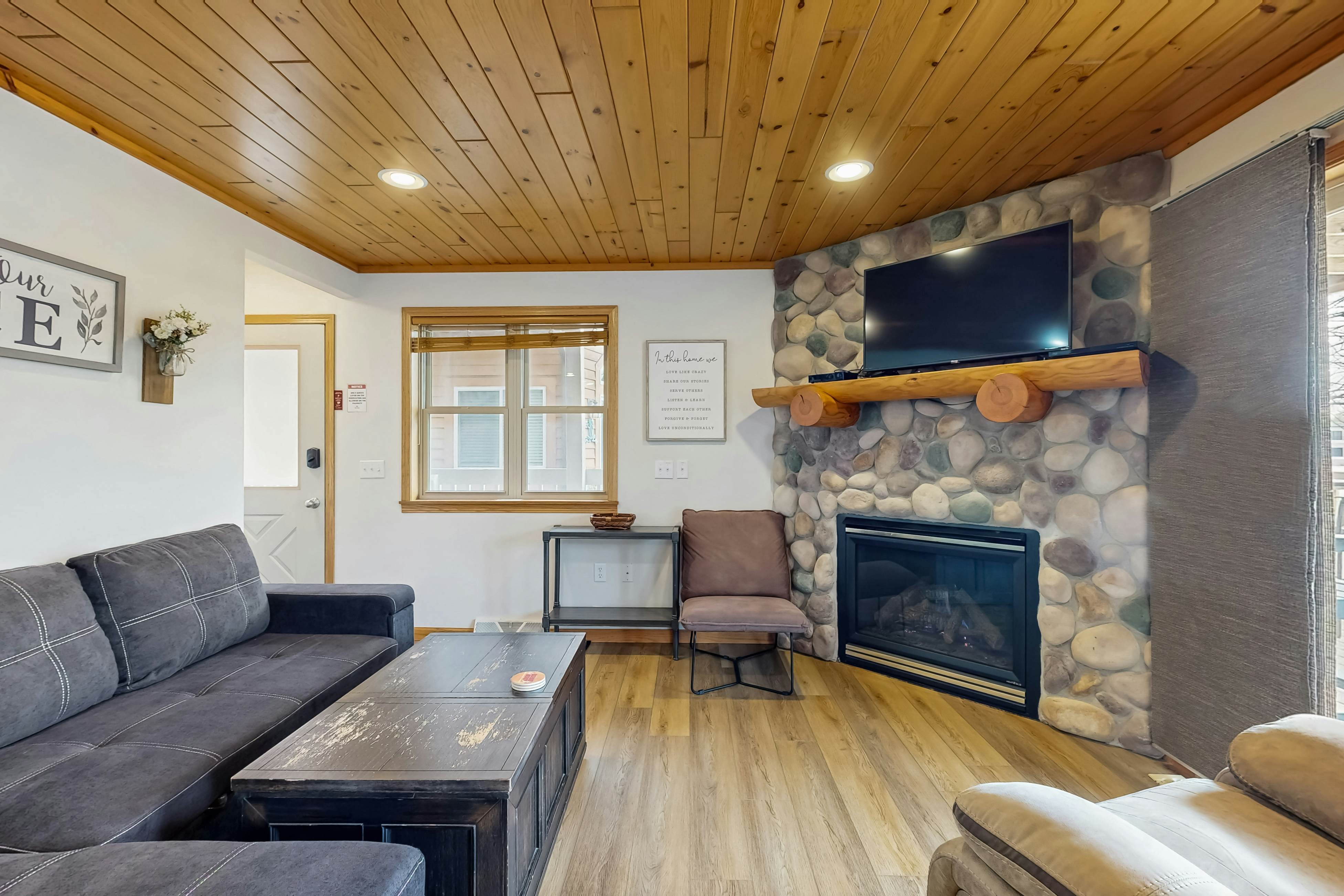 Thunderbird Resort Condo 1040B