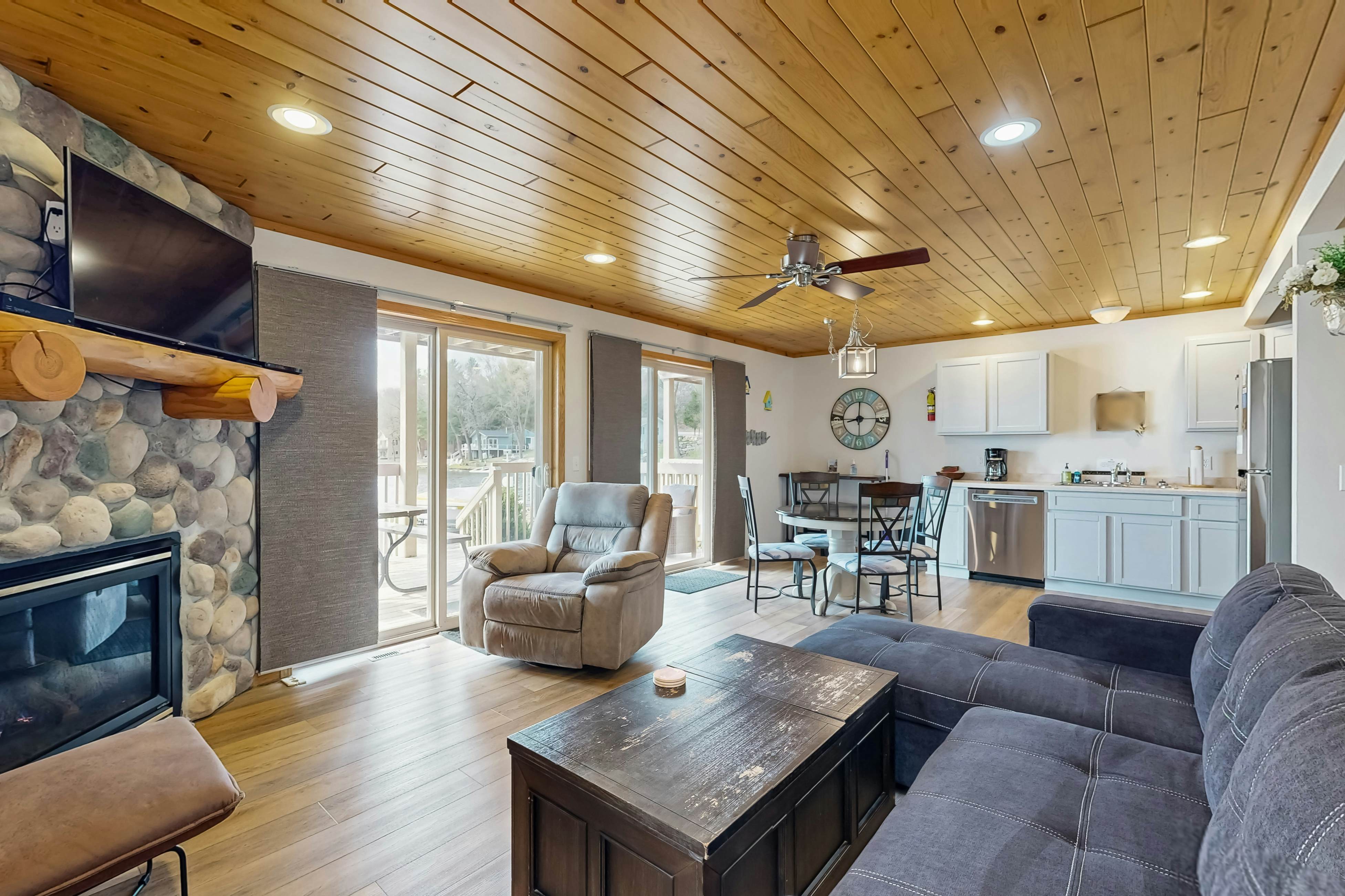 Thunderbird Resort Condo 1040B