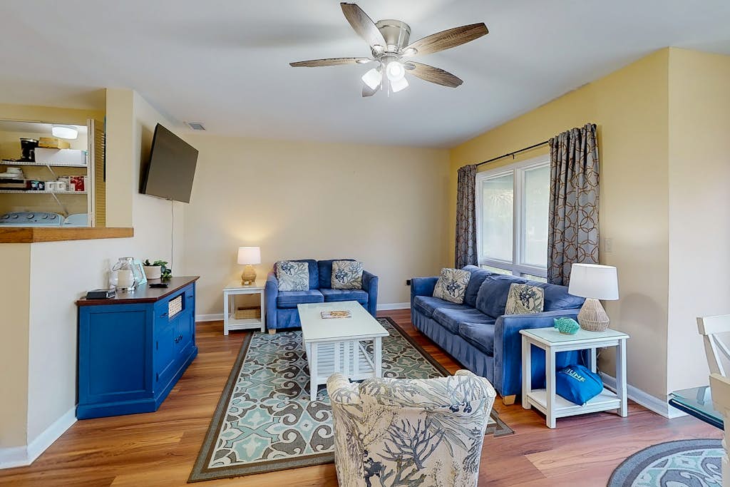 Dog-friendly condo near Shelter Cove Marina with pool, hot tub & lagoon views — Hilton Head, SC — vacation rental