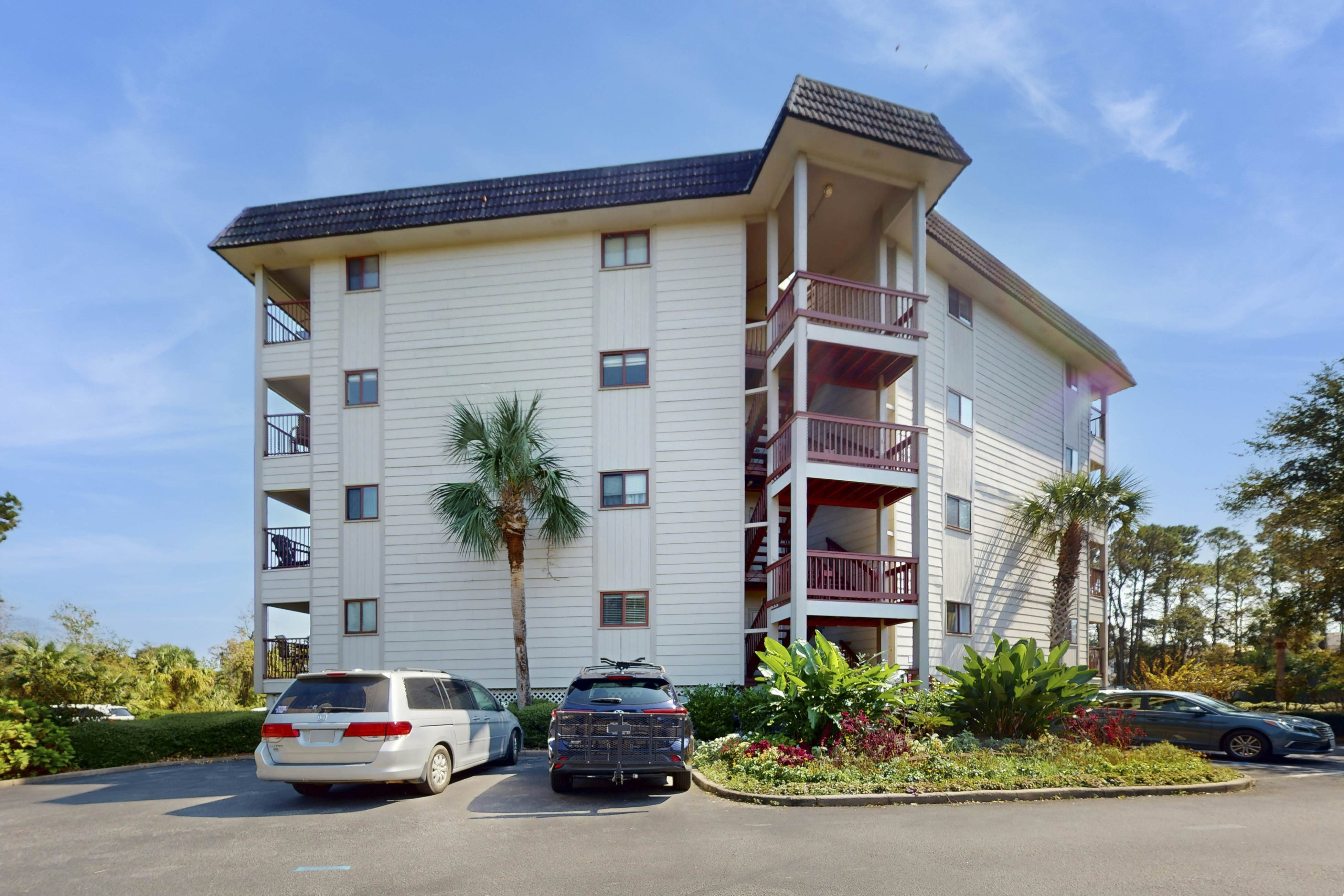 HH Beach & Tennis 144AR