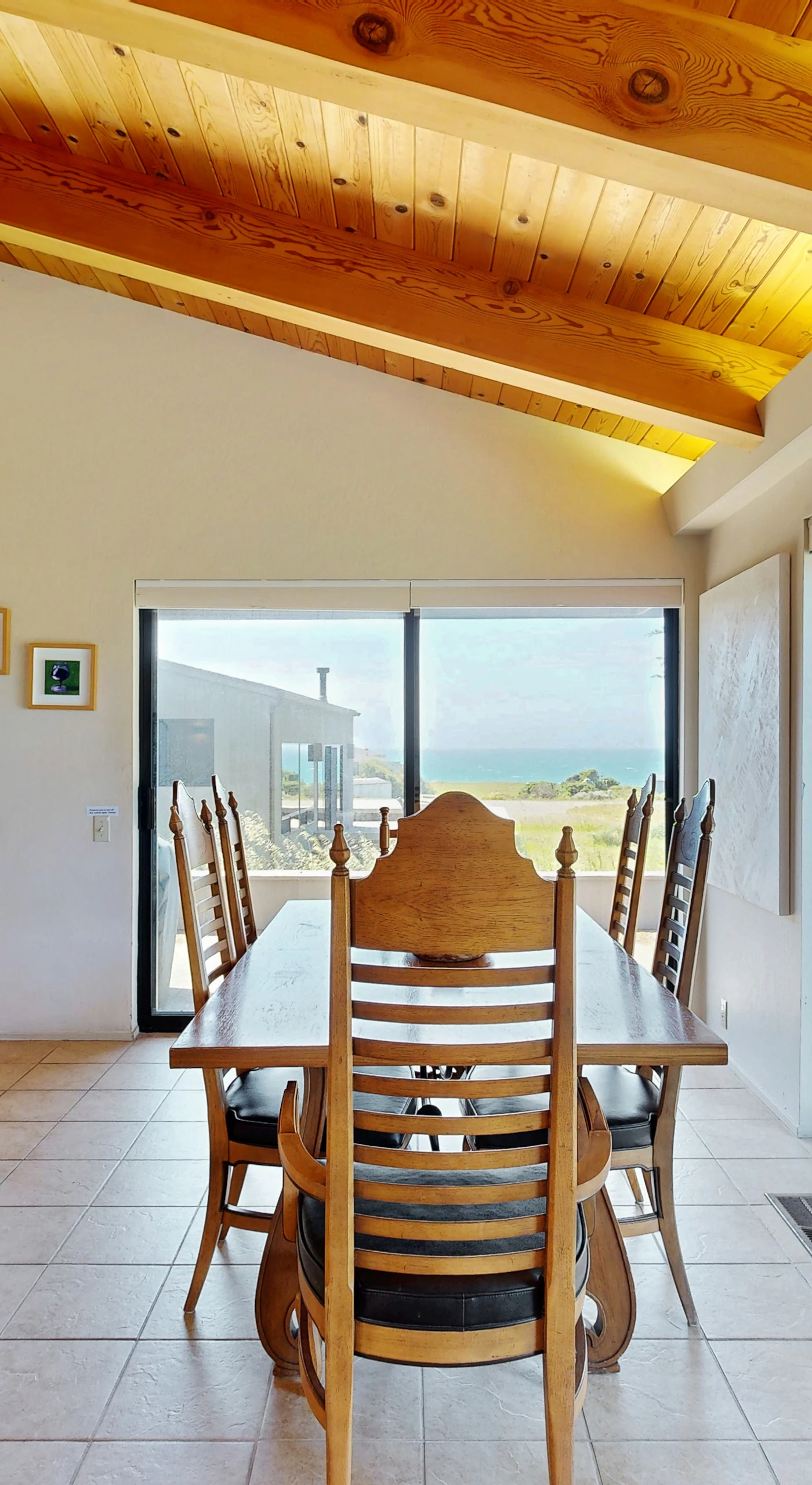 Share meals and laughter at the dining table, where every meal can be accompanied by stunning views of the outdoors.