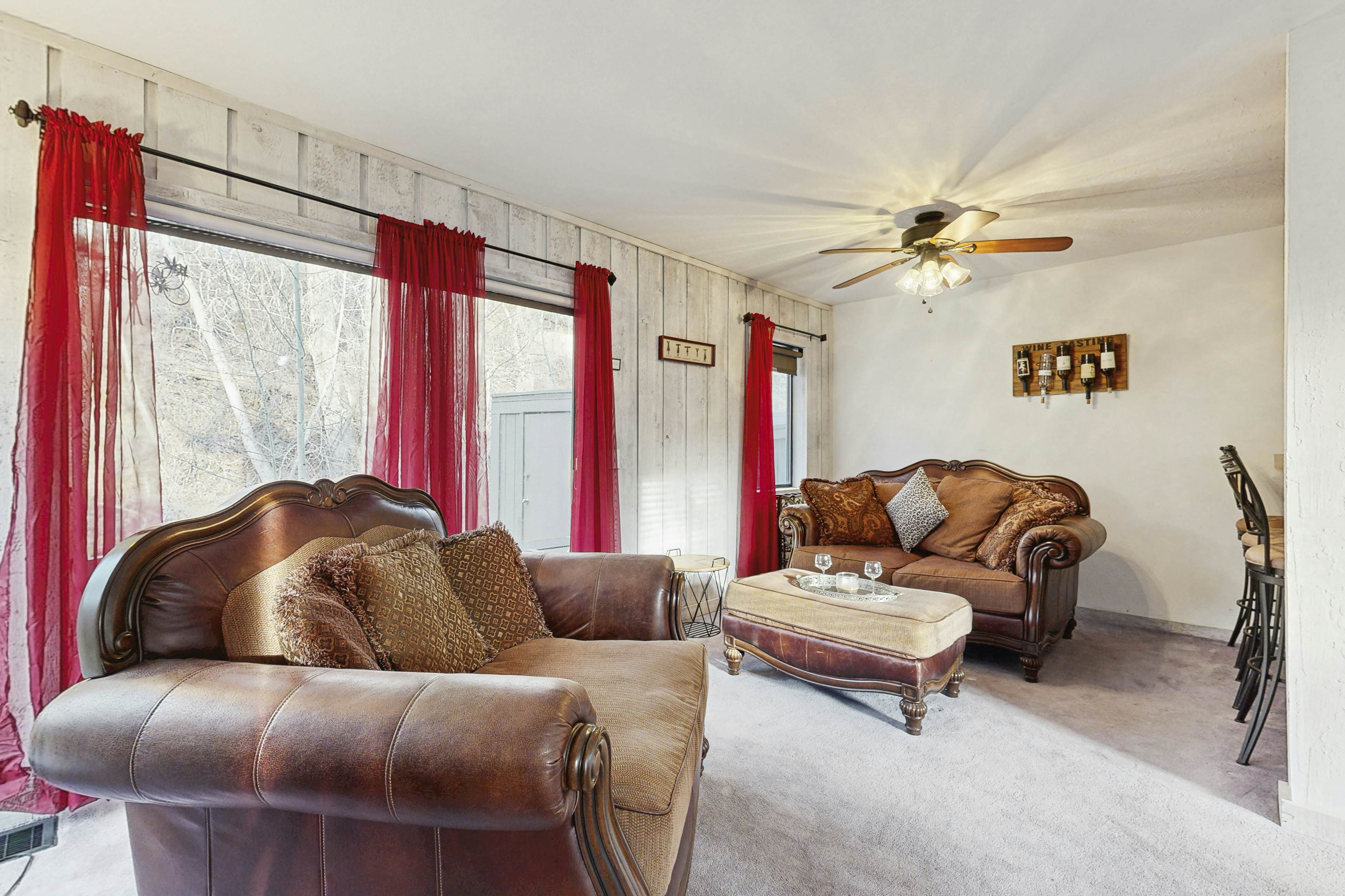 Downtown Creekside Getaway 