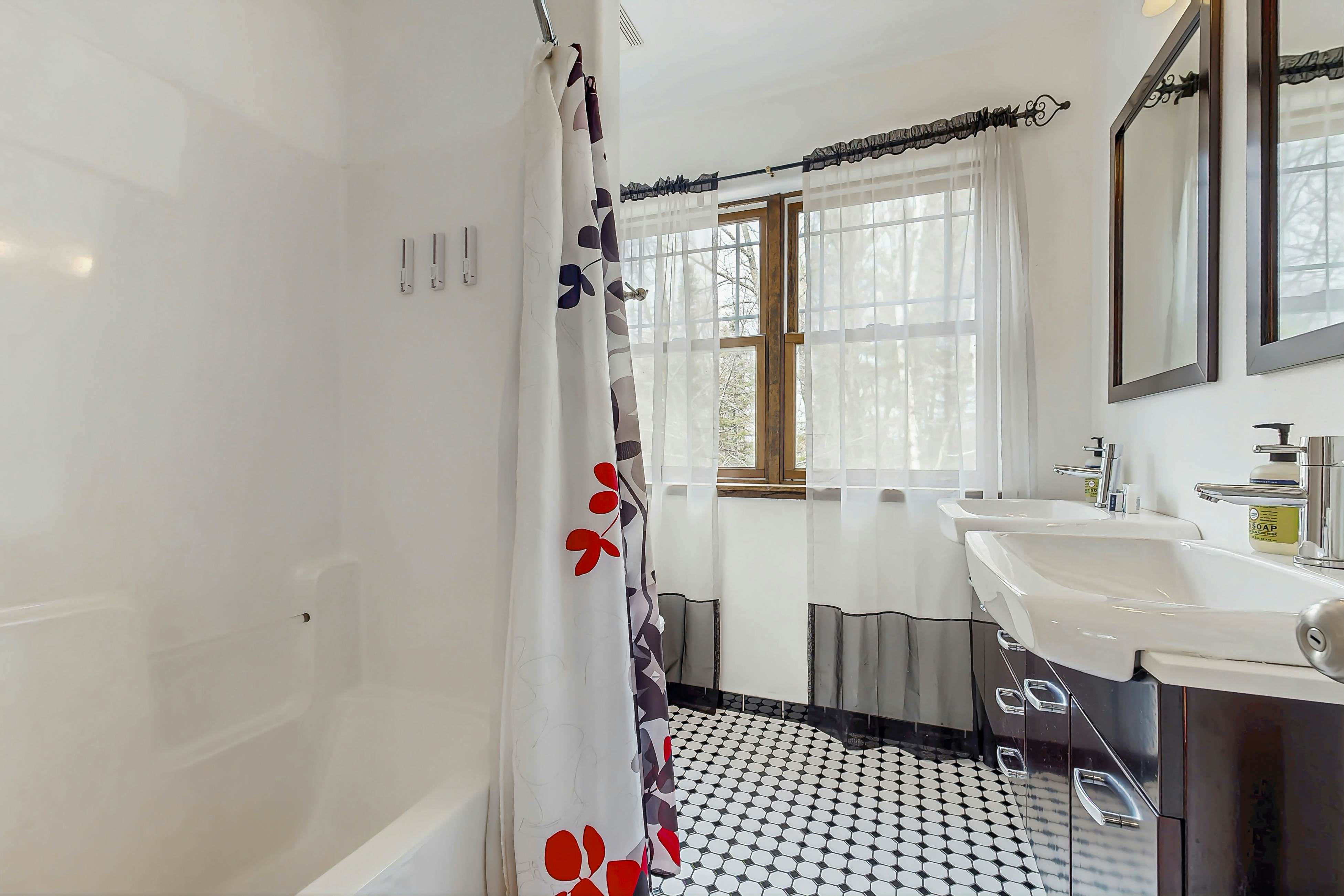 Grand Tomahawk Lodge