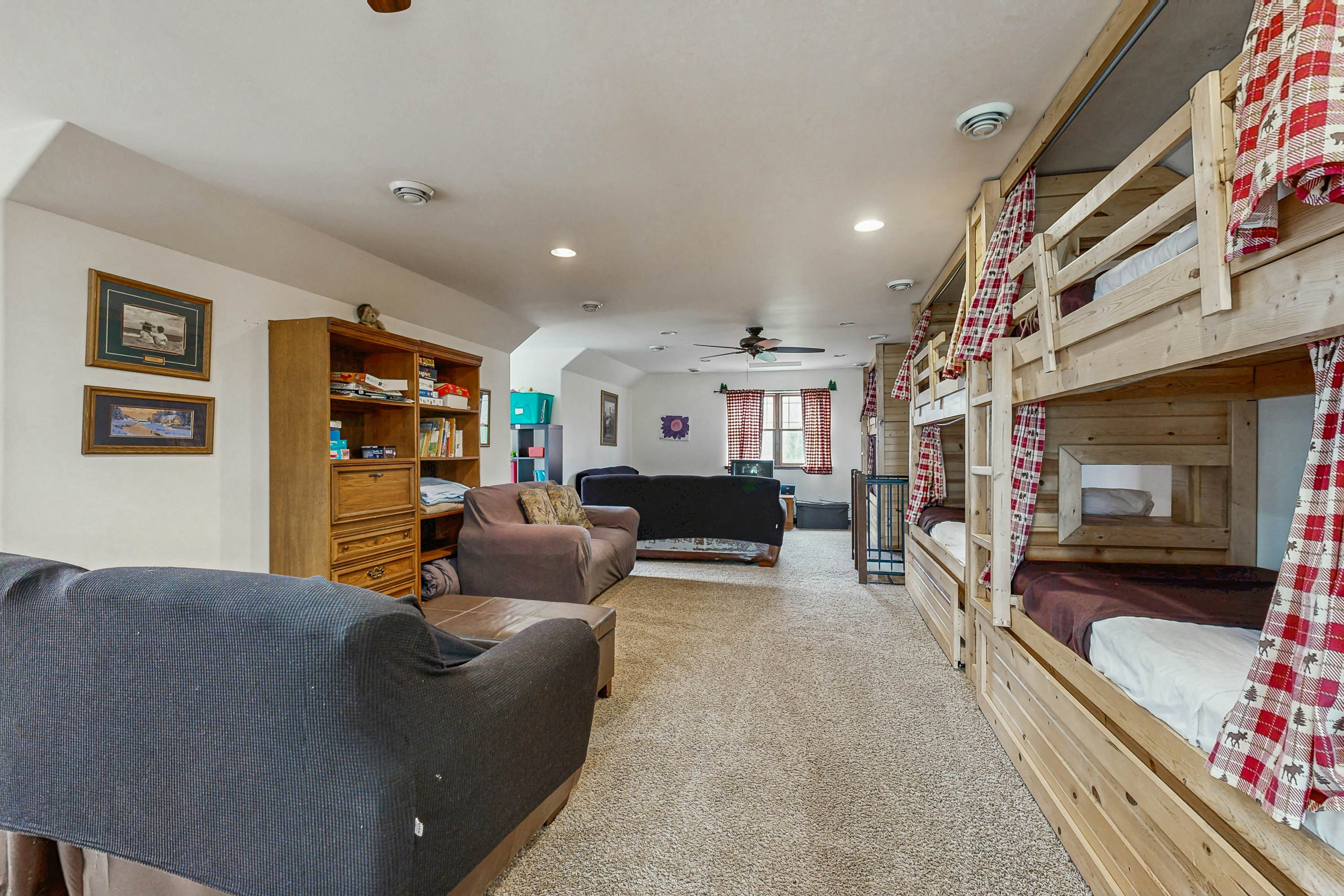 Grand Tomahawk Lodge