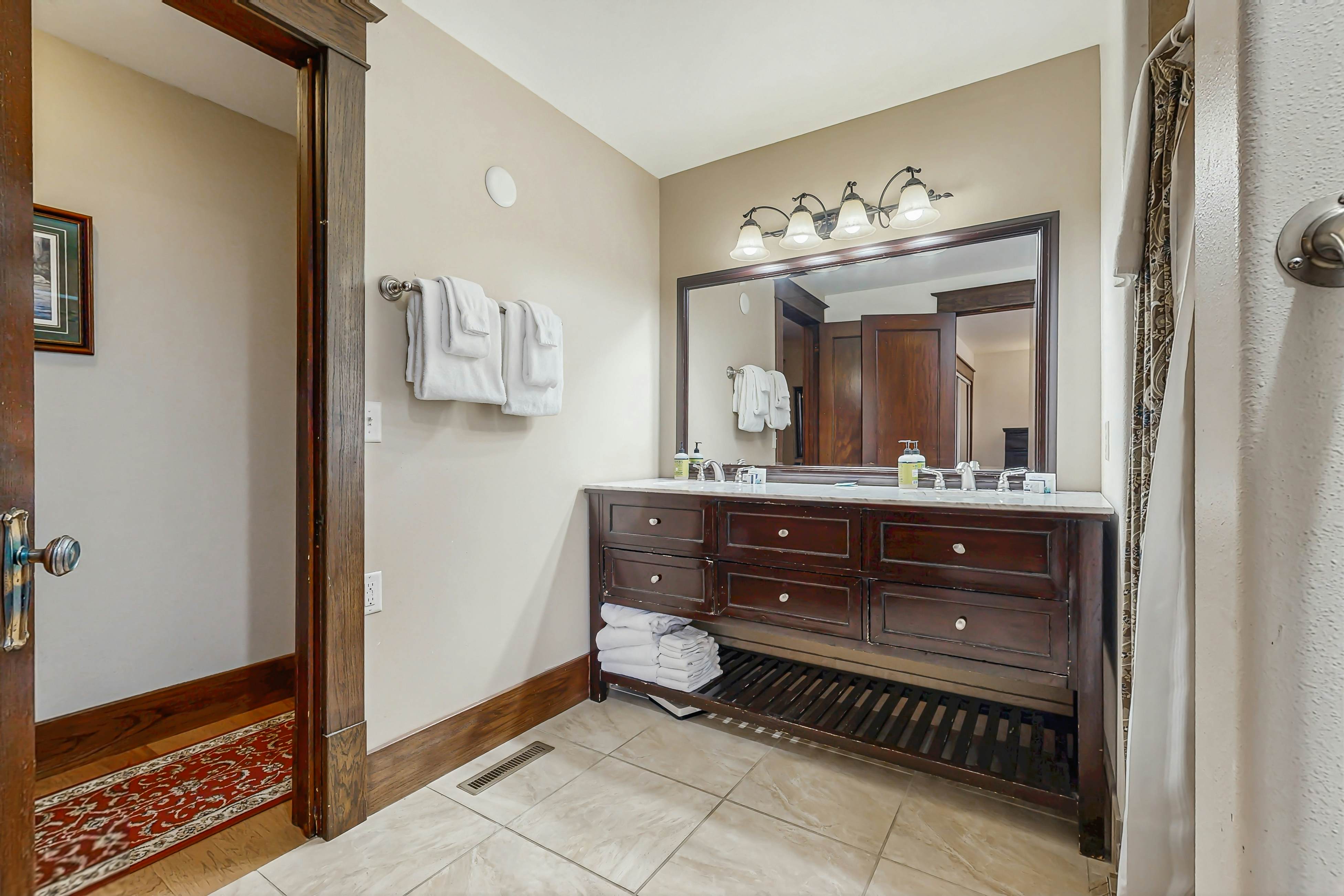 Grand Tomahawk Lodge