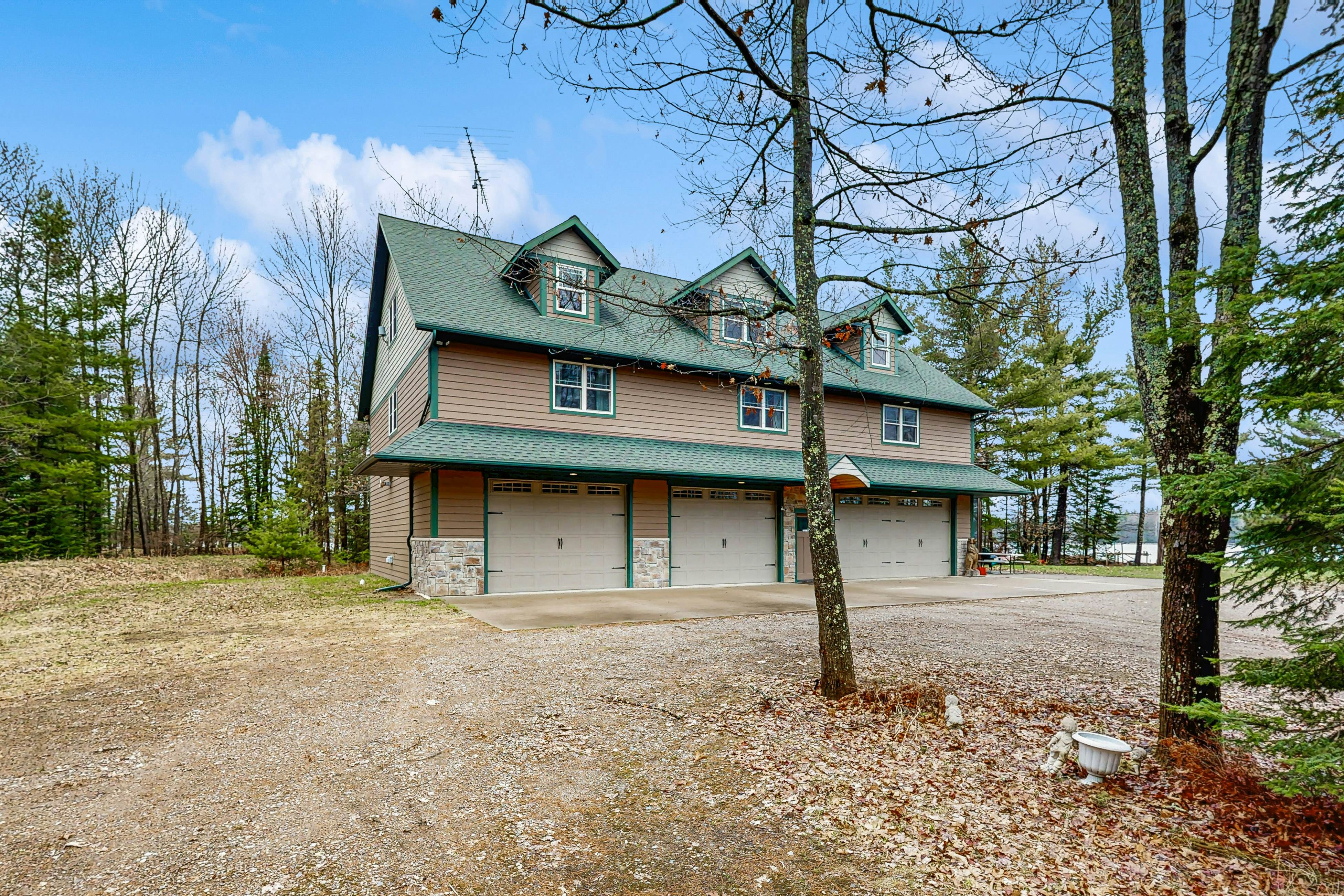 Grand Tomahawk Lodge