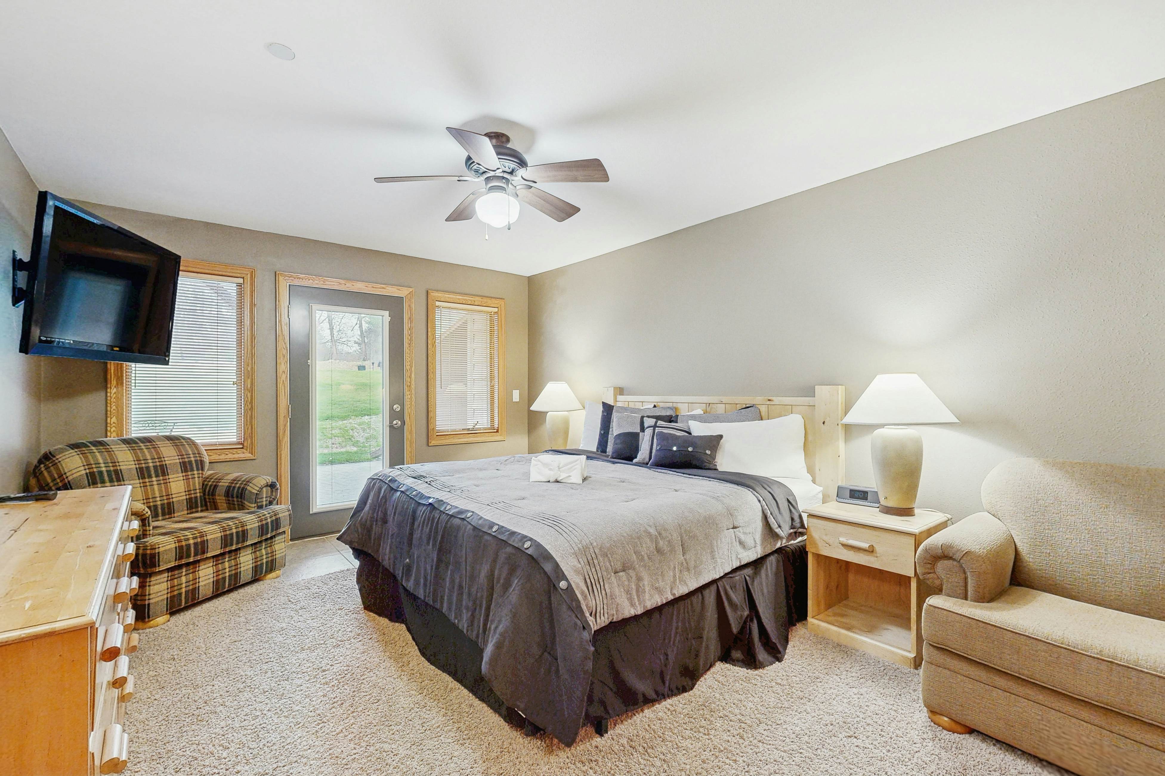 Sunset Condominiums - The Retreat