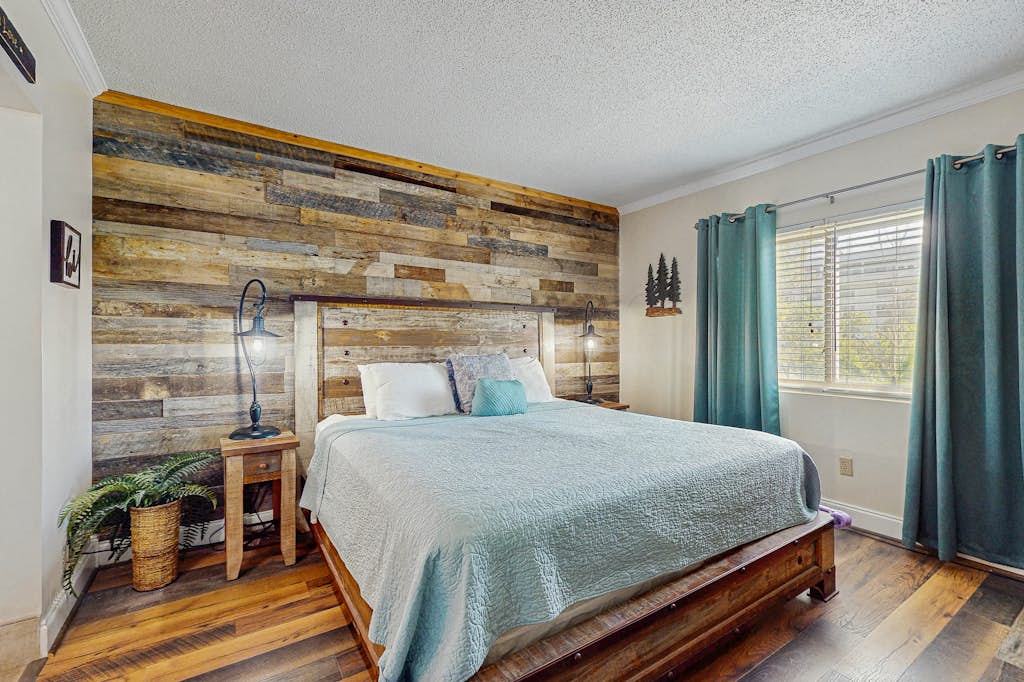 Charming Condo, River Views, Sleep 6, Fireplace, Pool — Pigeon Forge, TN — vacation rental