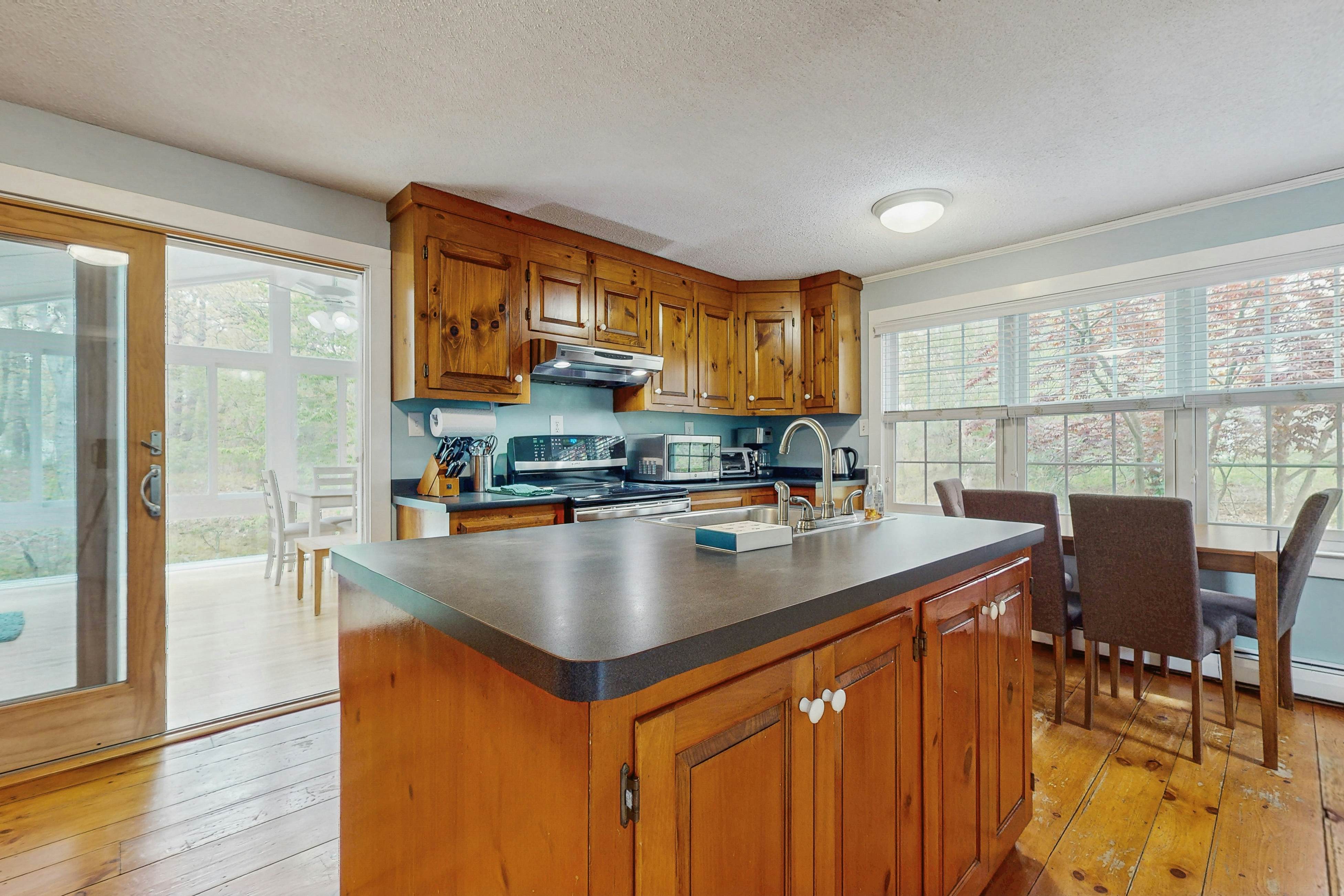 Cozy Charming Cottage