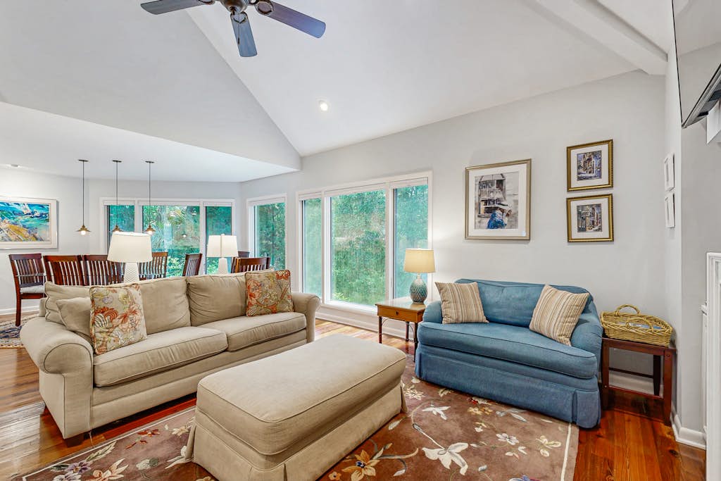Bold villa with grill, outdoor shower & deck - by beach and Camp St. Christopher — Seabrook Island, SC — vacation rental