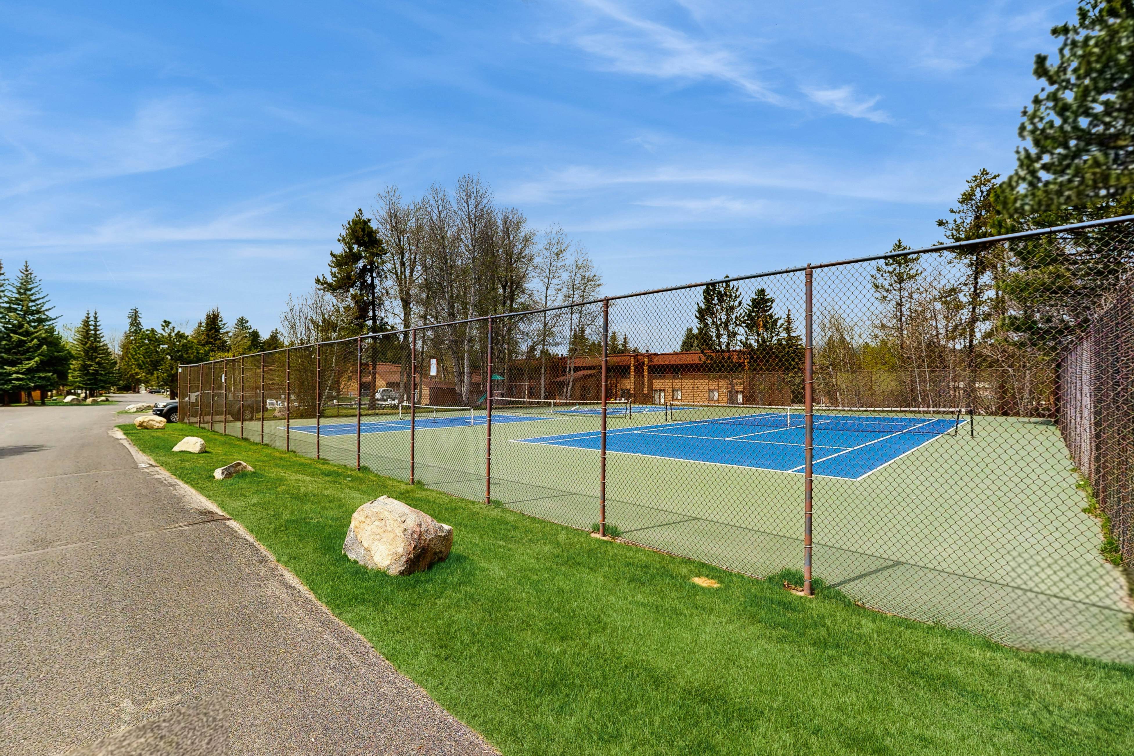 Aspen Village Golf Course Condo - Snowshoes