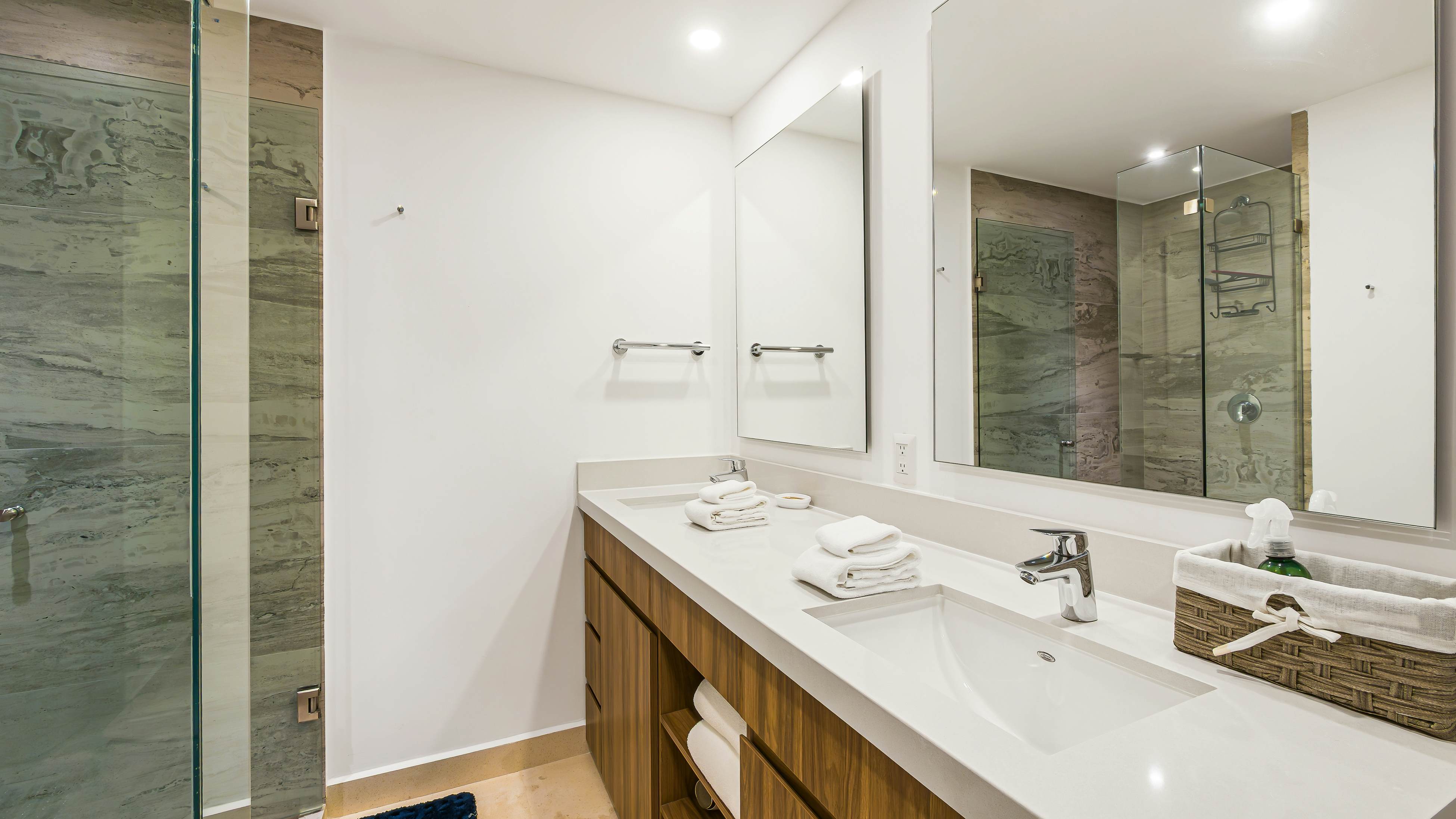 The Marlin Room at Harbor 171 Torre Norte