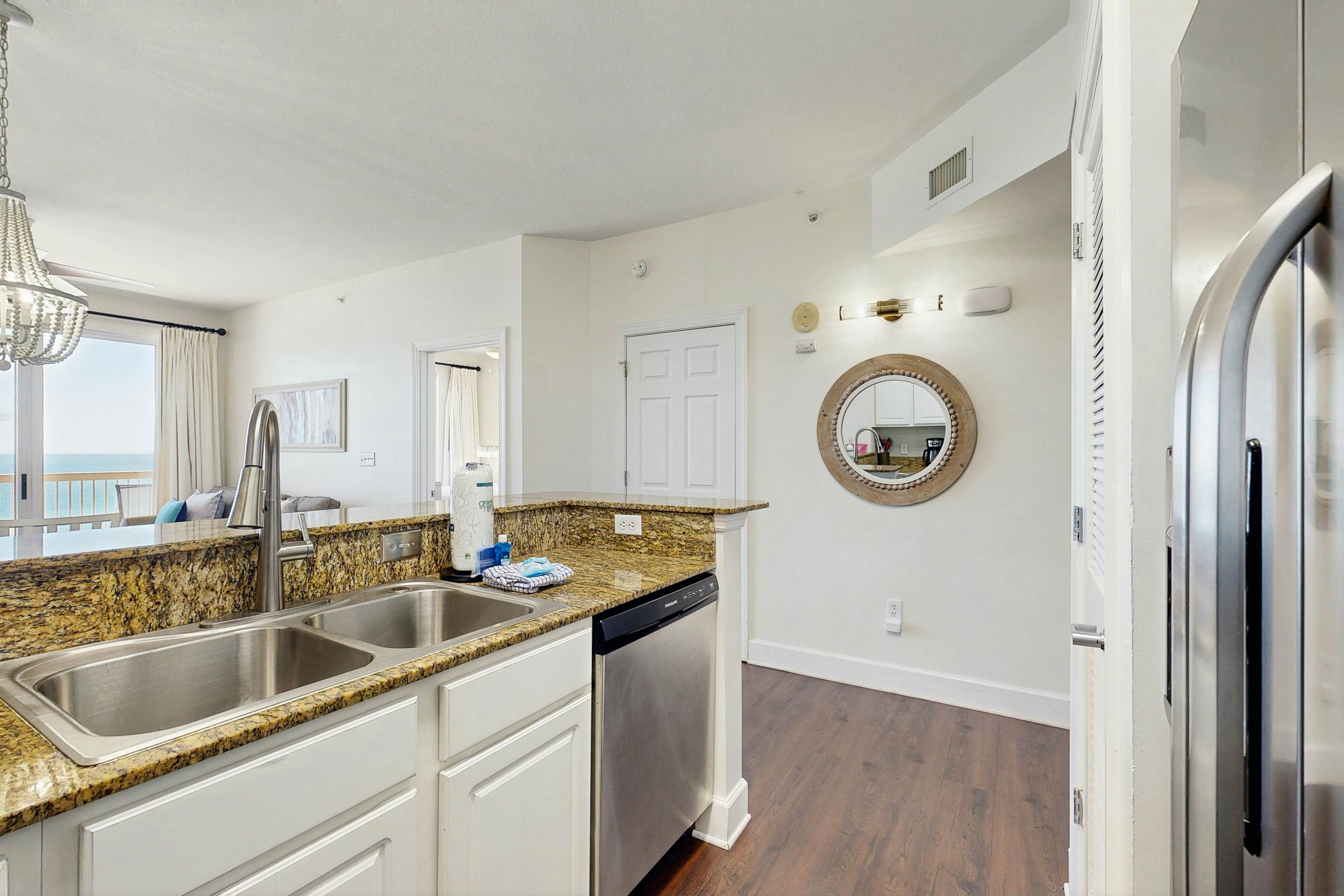 Sunrise Beach 1407 - Beachfront Condo