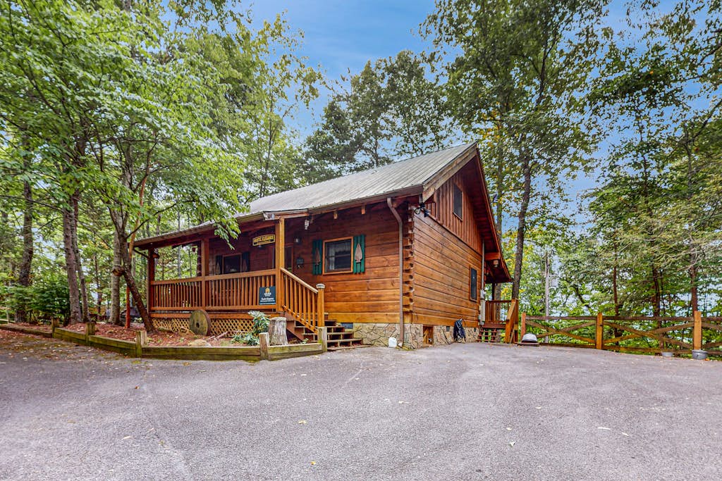 Smoky Mountain retreat with deck, hot tub, views โ Sevierville, TN โ vacation rental