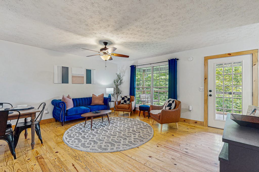 Serene Cabin, Sleeps 8, Hot Tub, Fire Pit, Game Room โ Sevierville, TN โ vacation rental