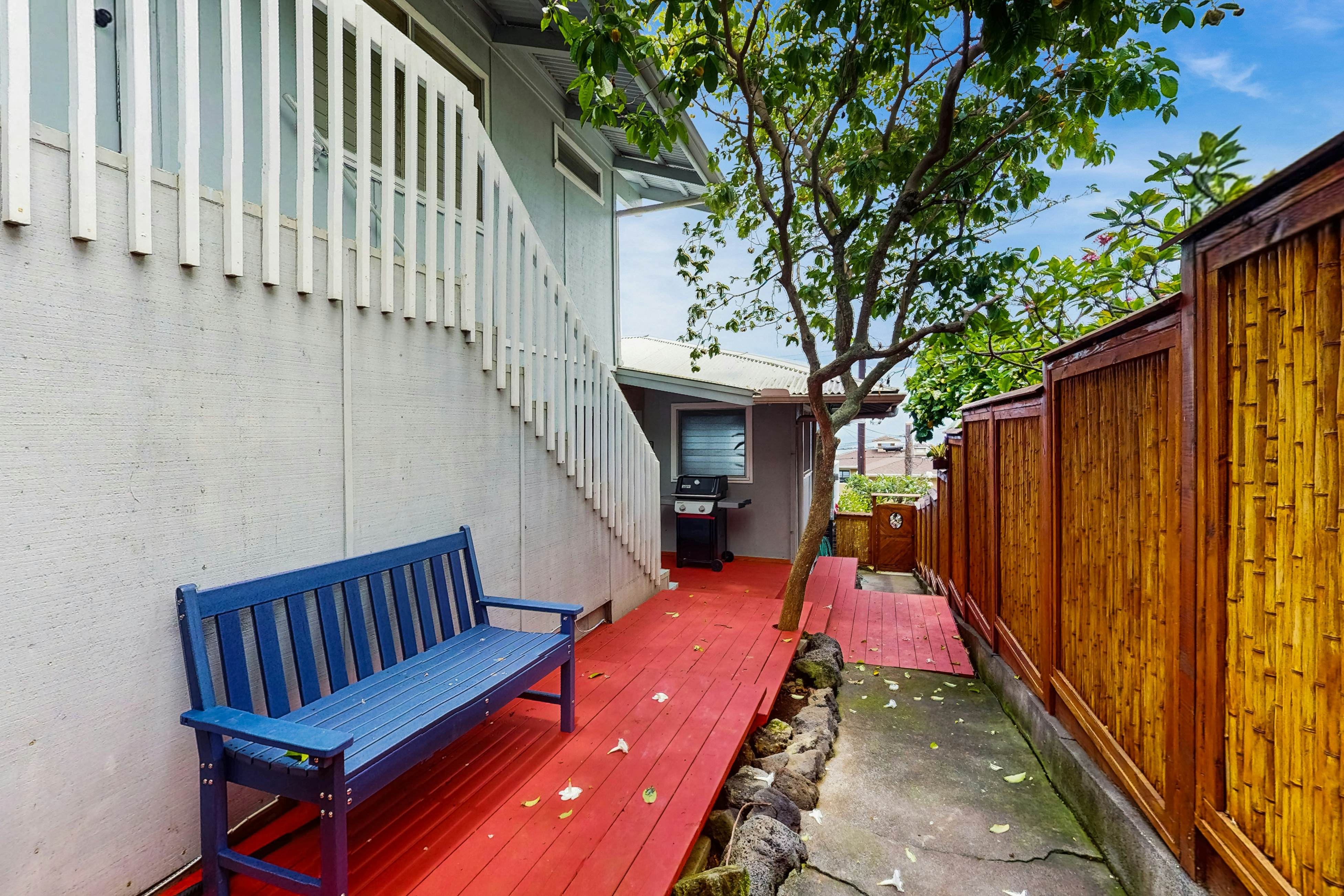 Pualani Island Getaway - Main House & Ohana- 30-night minimum