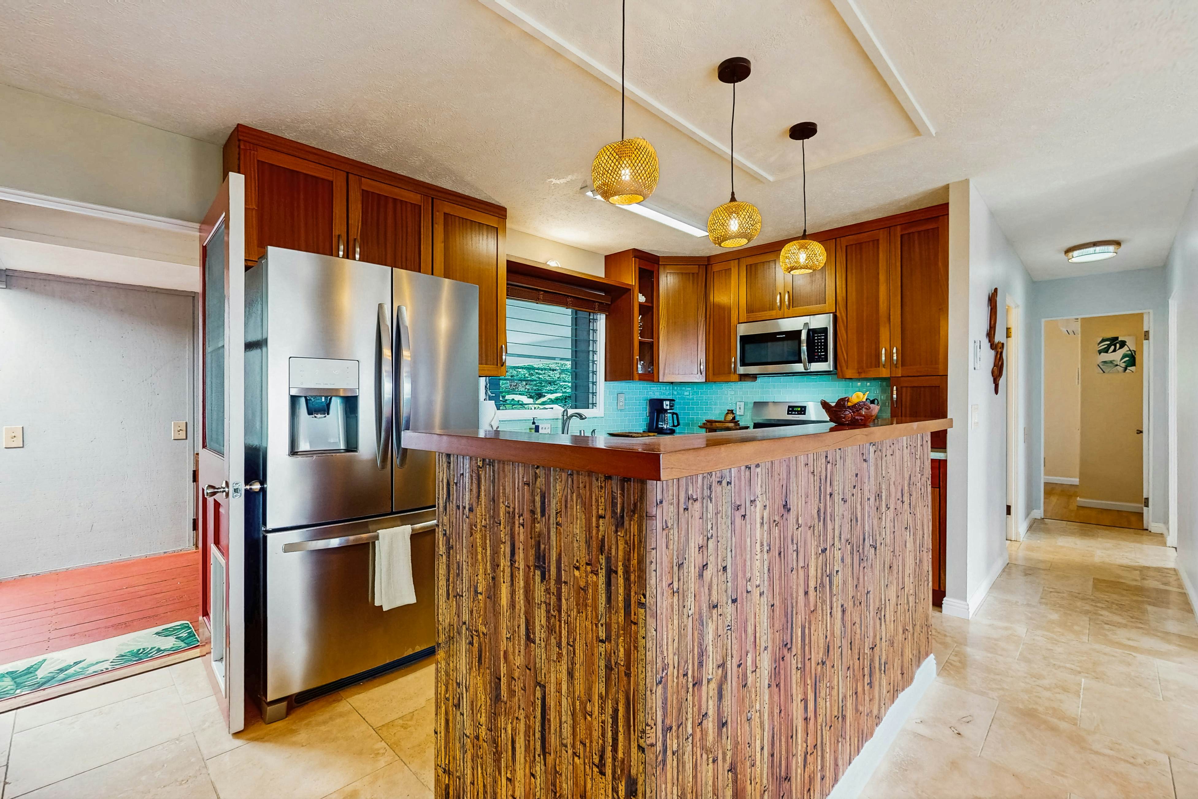 Pualani Island Getaway - Main House & Ohana- 30-night minimum