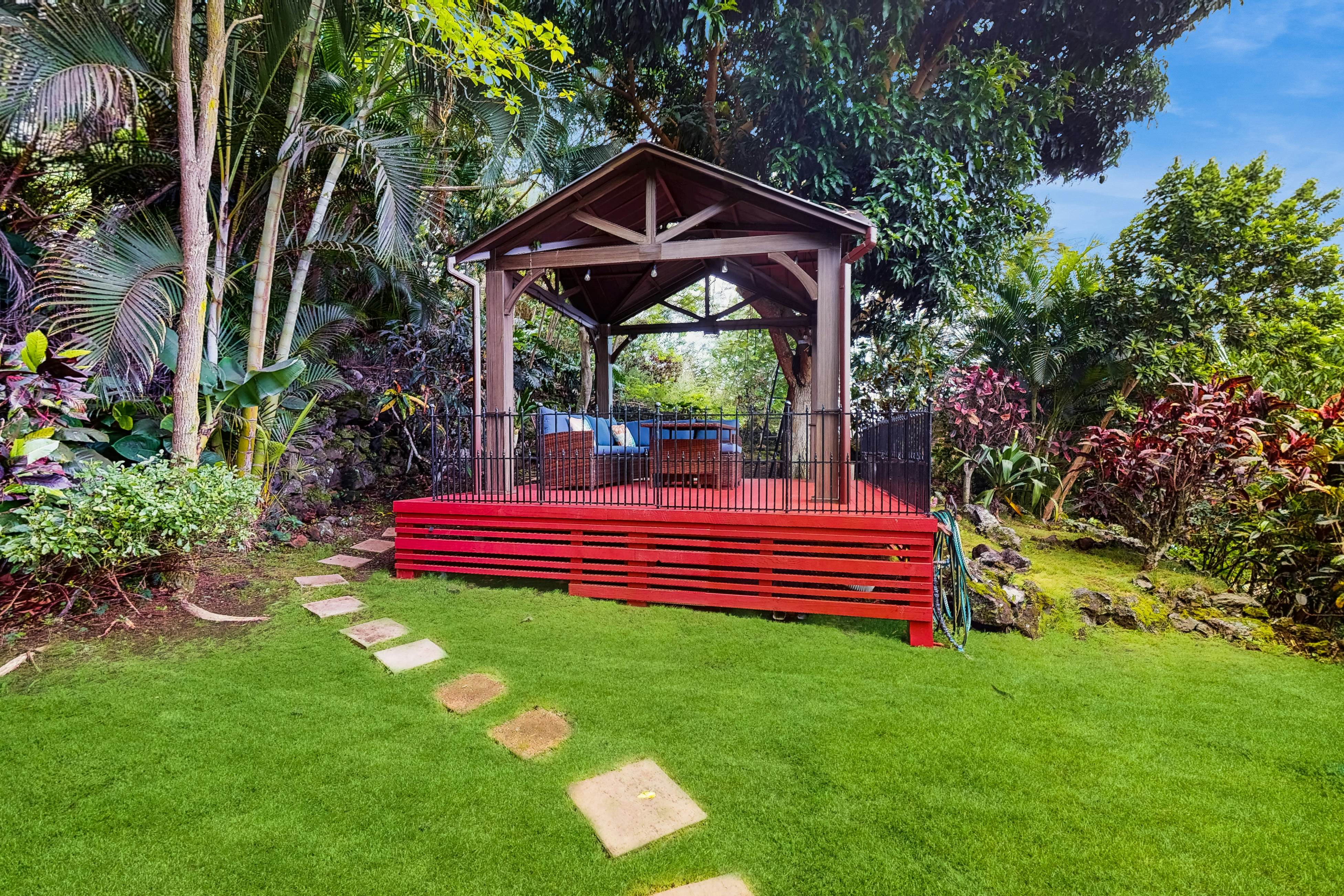 Pualani Island Getaway - Main House & Ohana- 30-night minimum