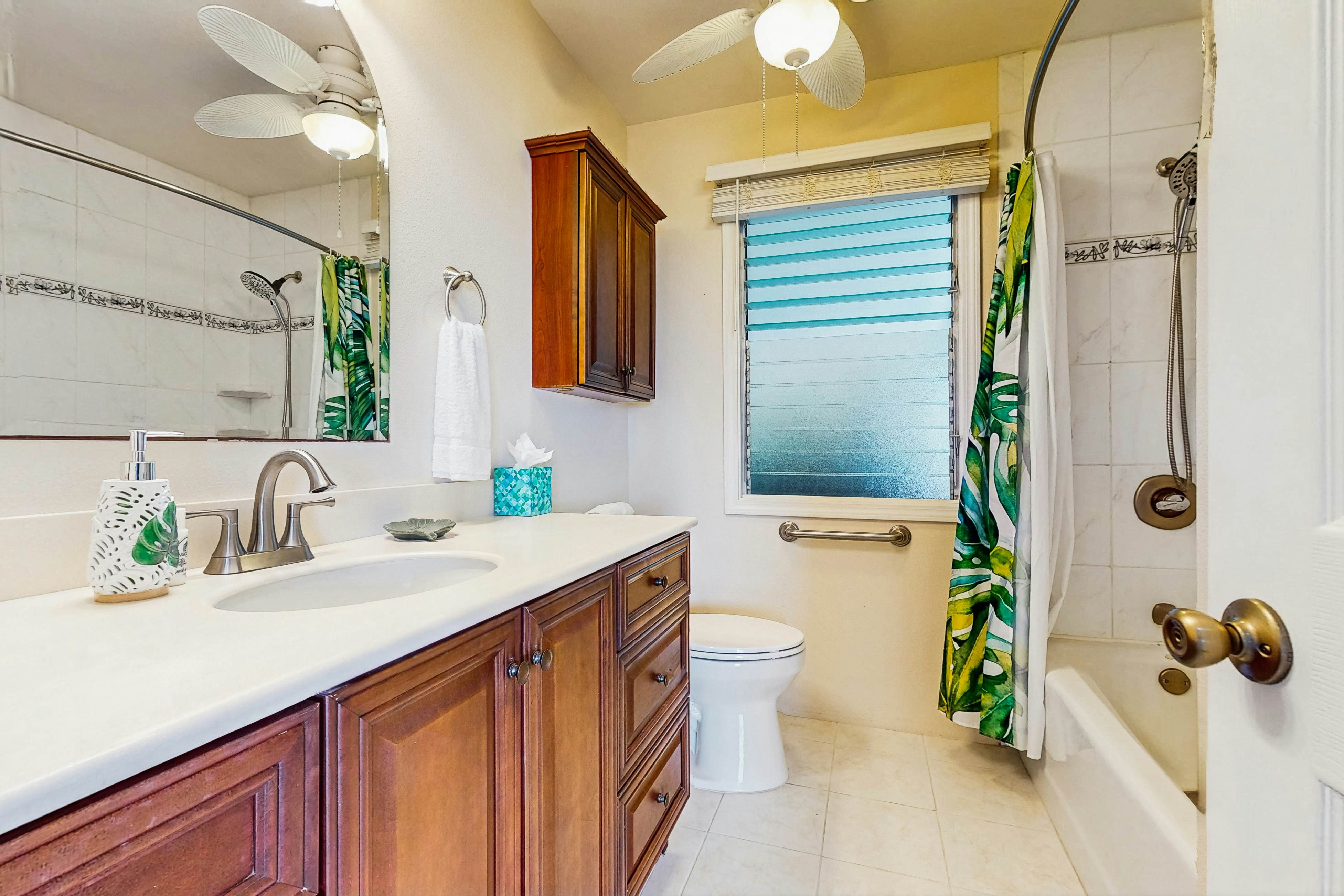 Pualani Island Getaway - Main House & Ohana- 30-night minimum