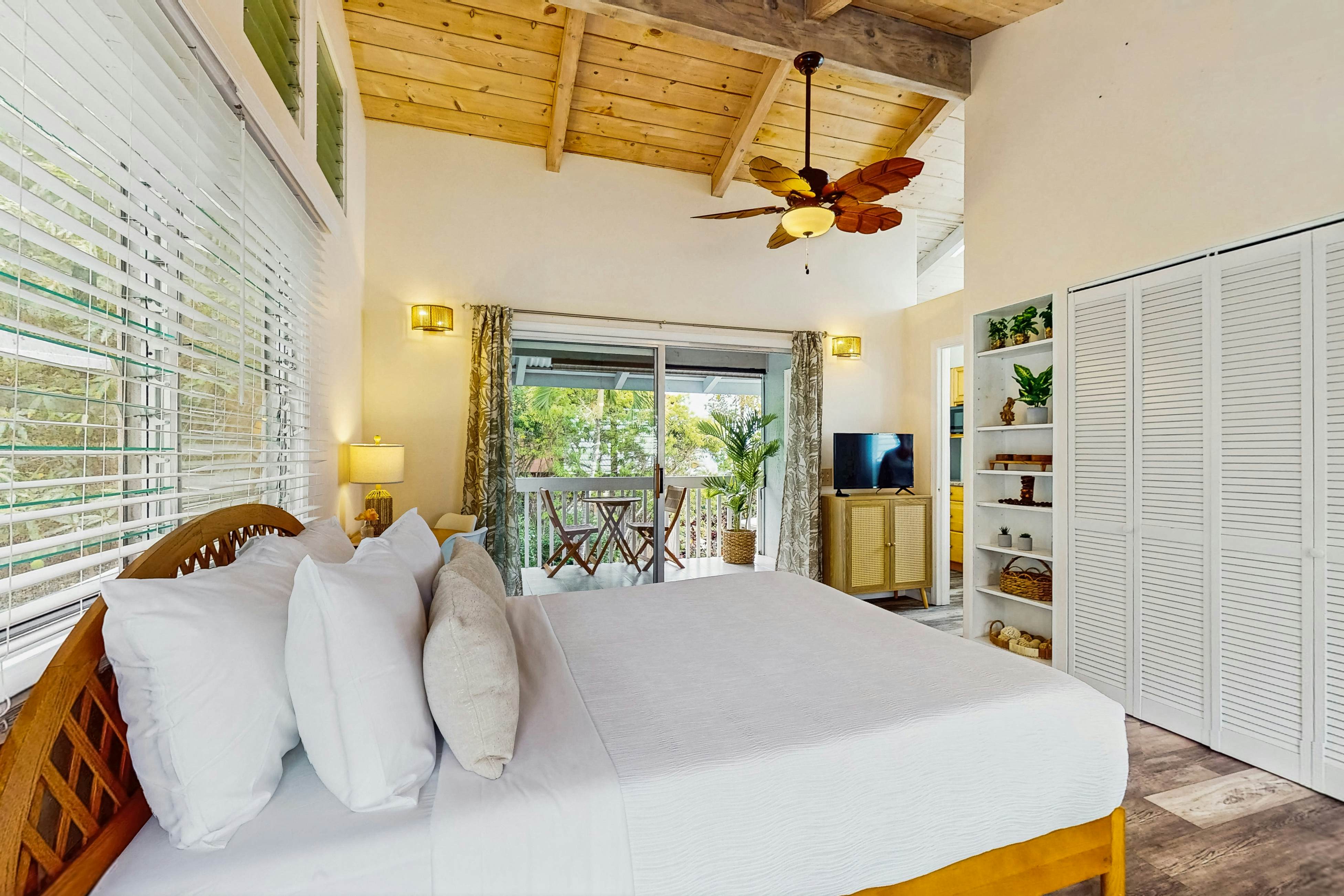 Pualani Island Getaway - Main House & Ohana- 30-night minimum