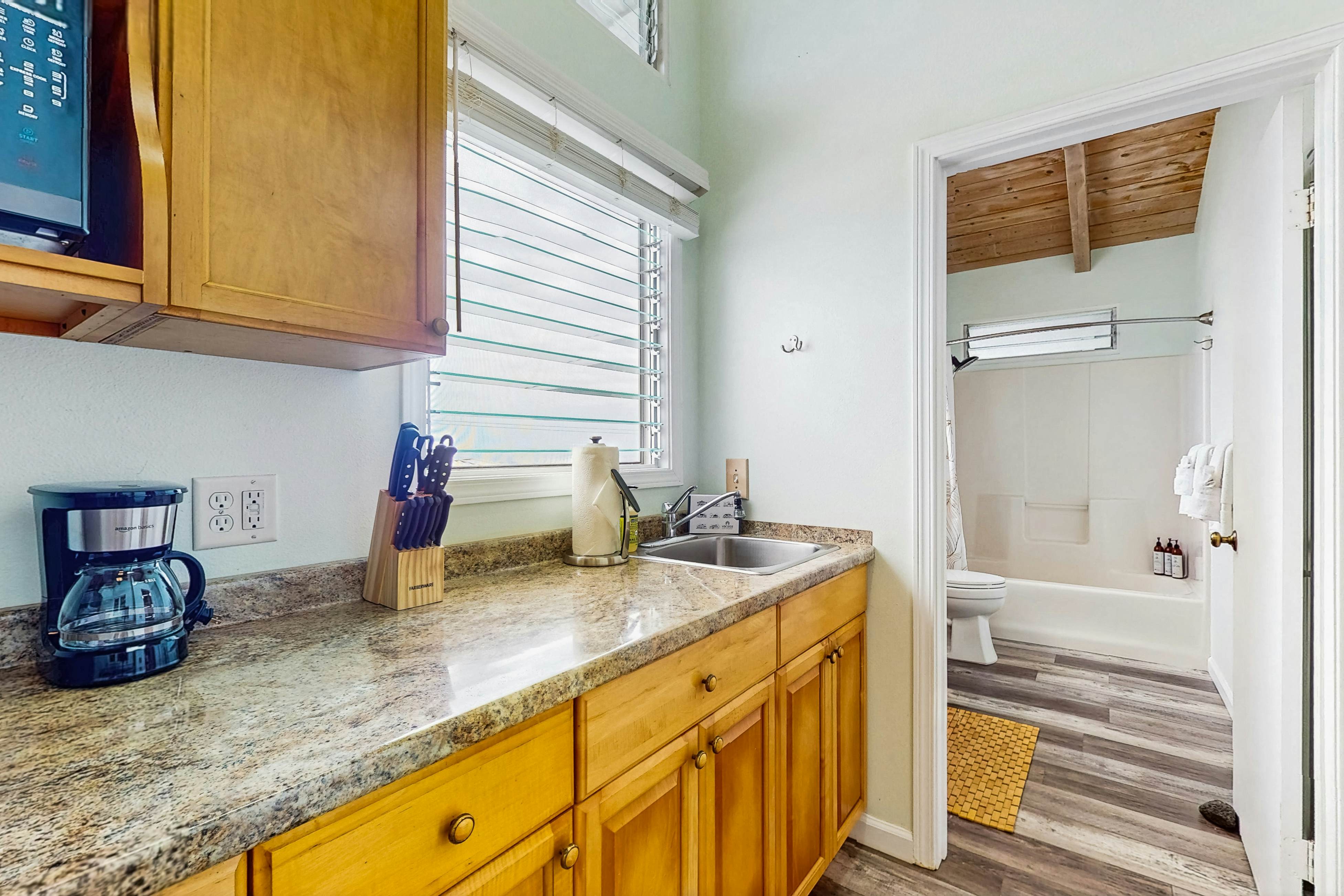 Pualani Island Getaway - Main House & Ohana- 30-night minimum