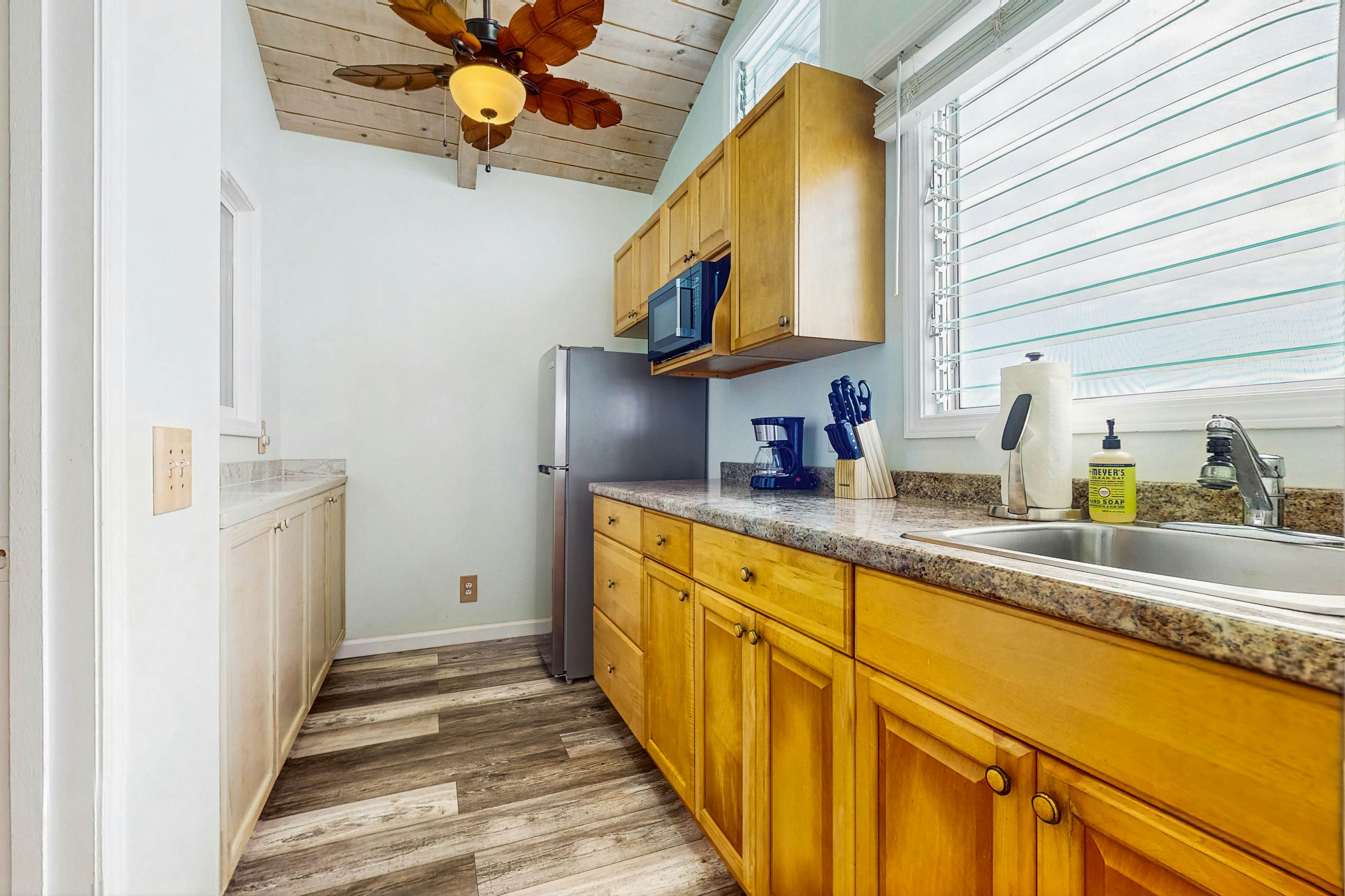 Pualani Island Getaway - Main House & Ohana- 30-night minimum