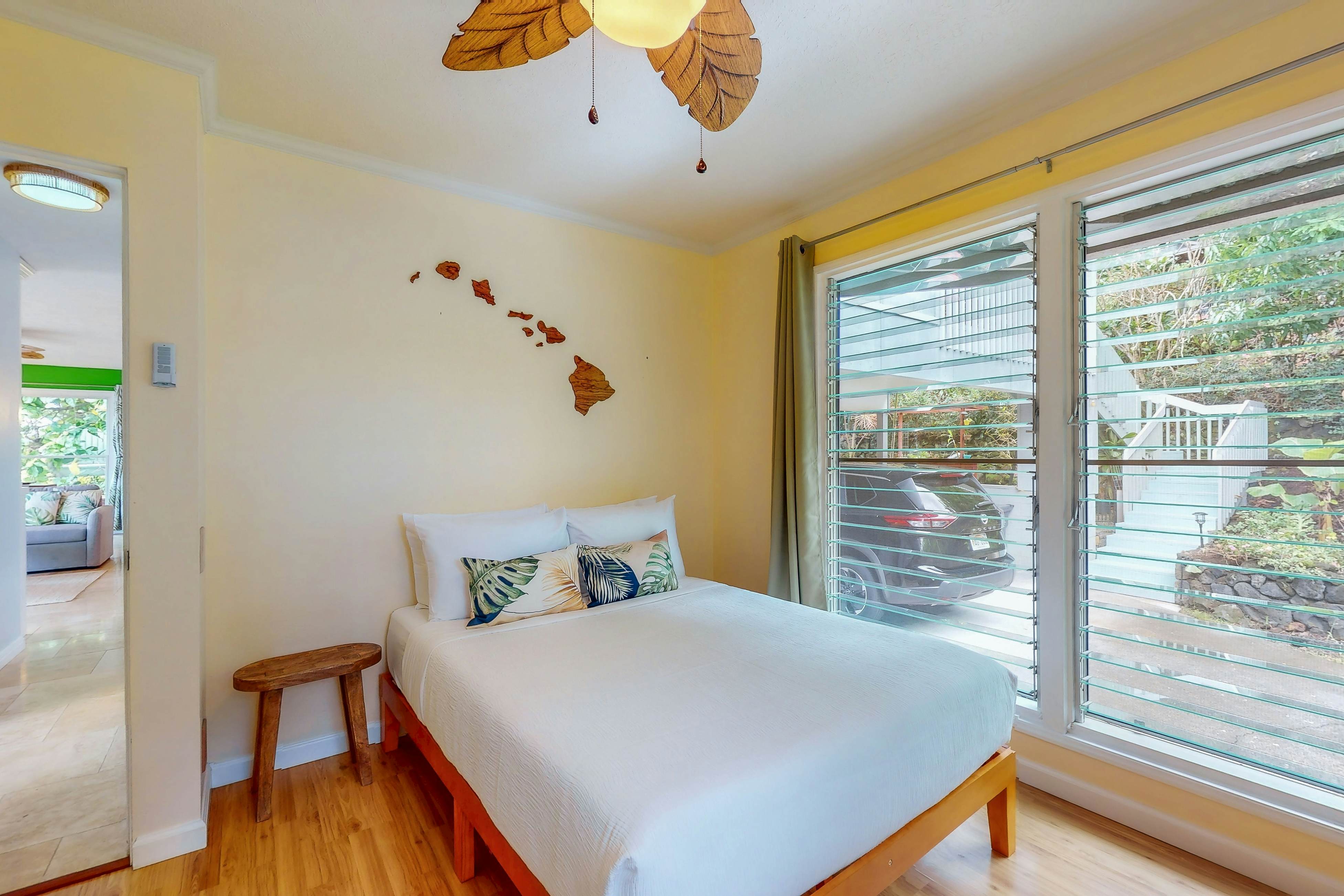 Pualani Island Getaway - Main House- 30-night minimum