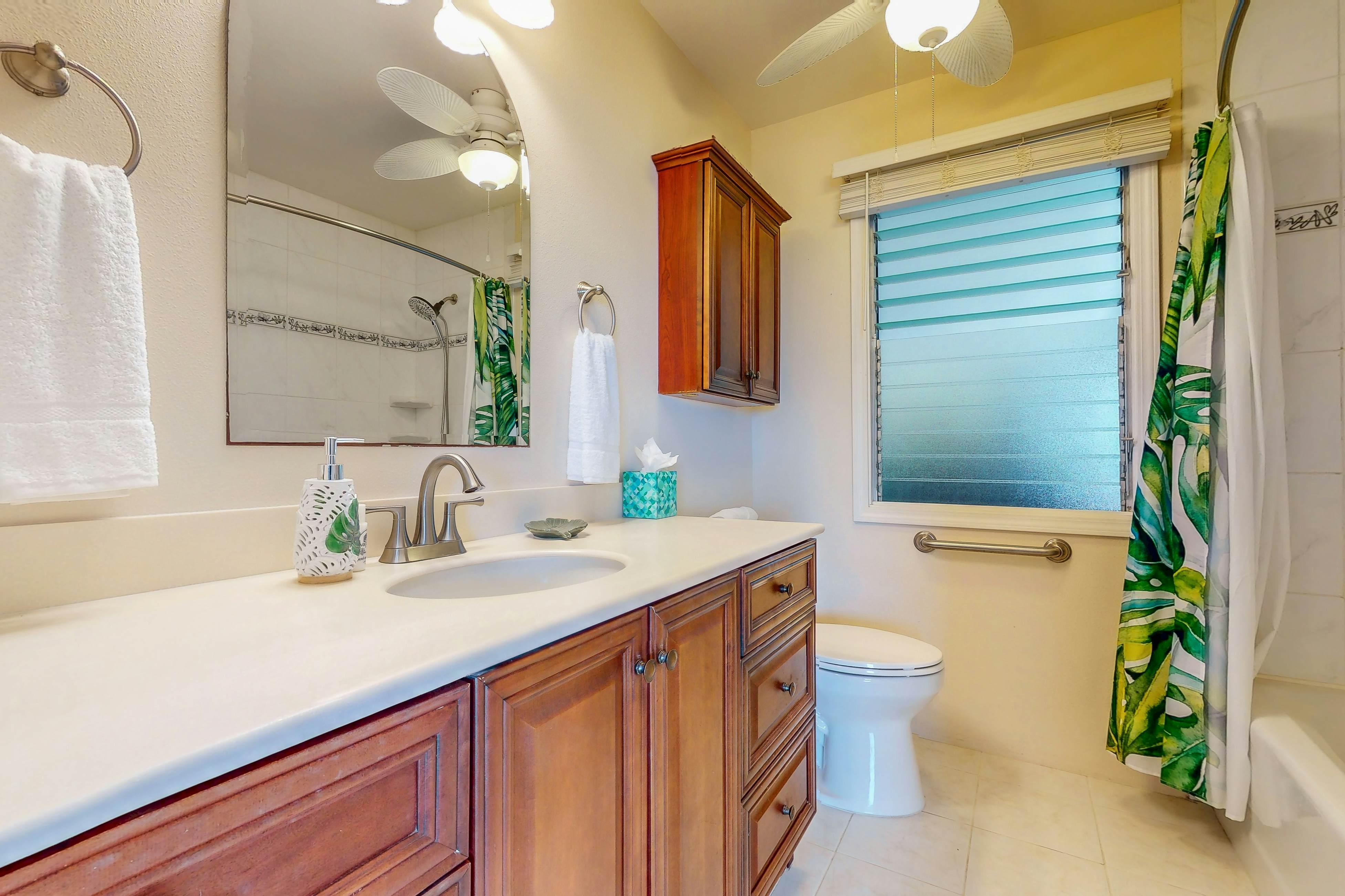 Pualani Island Getaway - Main House- 30-night minimum