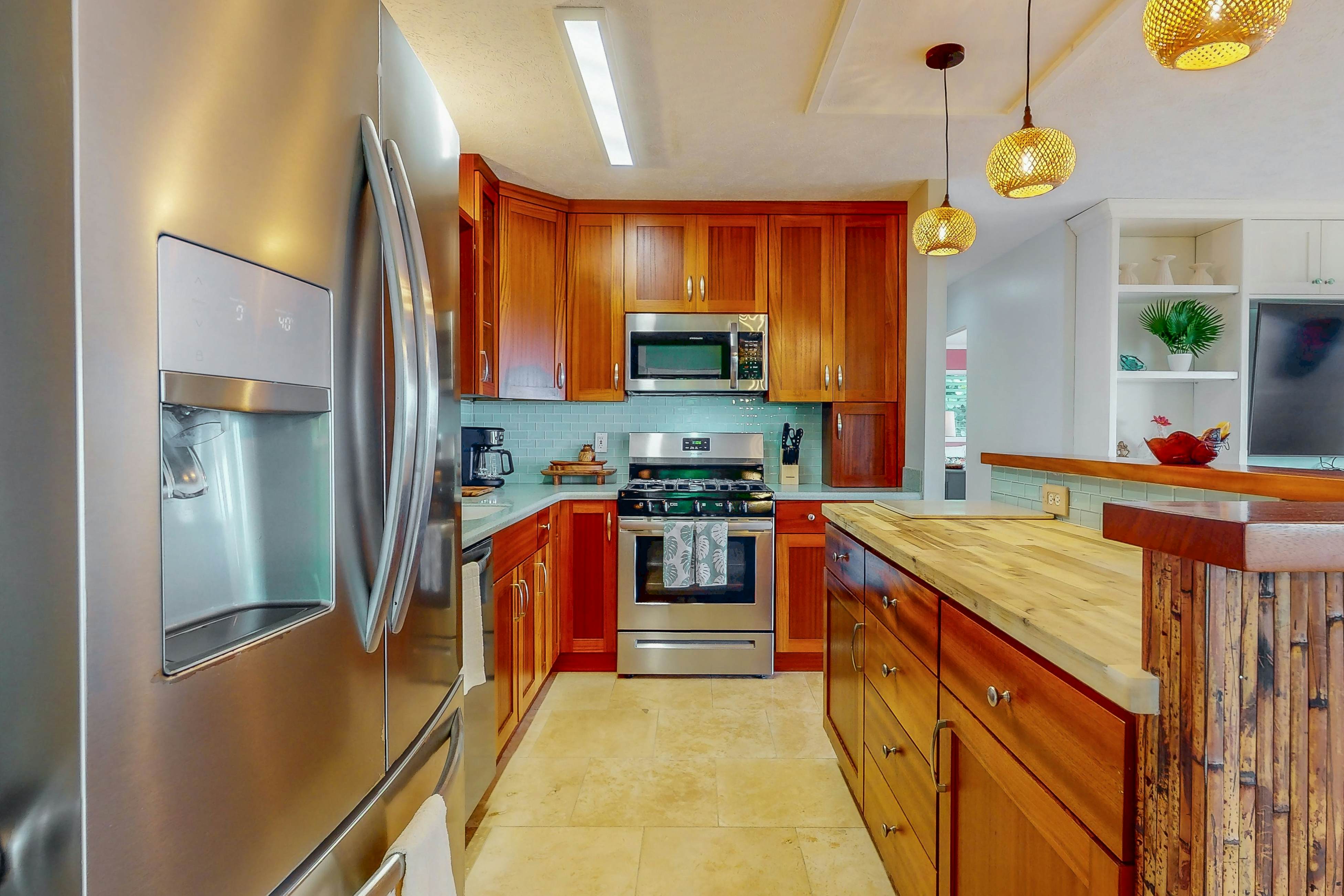 Pualani Island Getaway - Main House- 30-night minimum