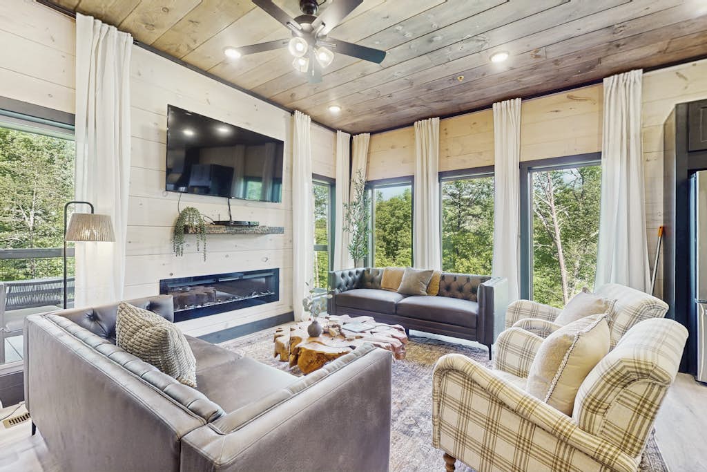 Spacious, Family Friendly Cabin, Pool, Games, Theater โ Sevierville, TN โ vacation rental