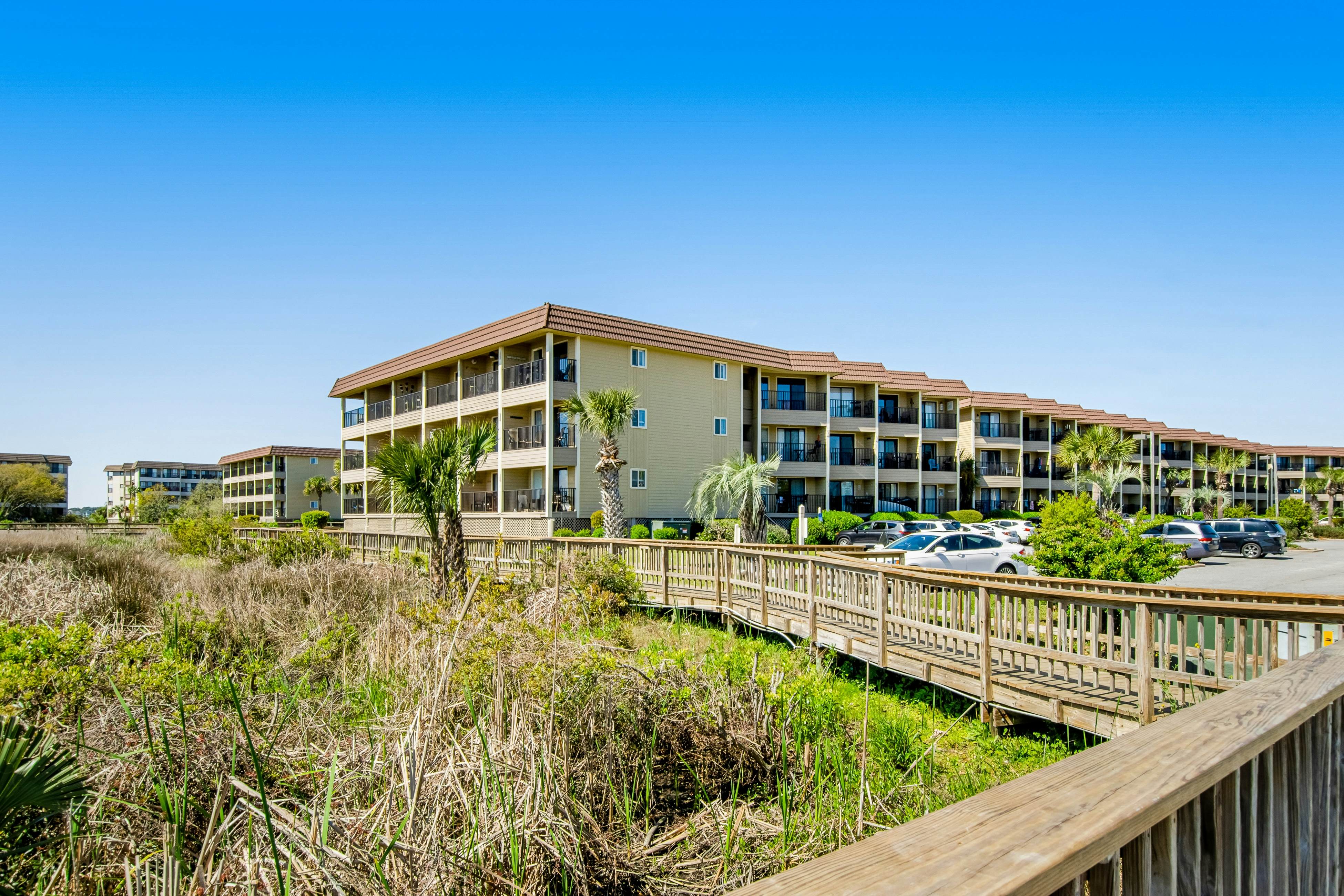 HH Beach & Tennis 119C