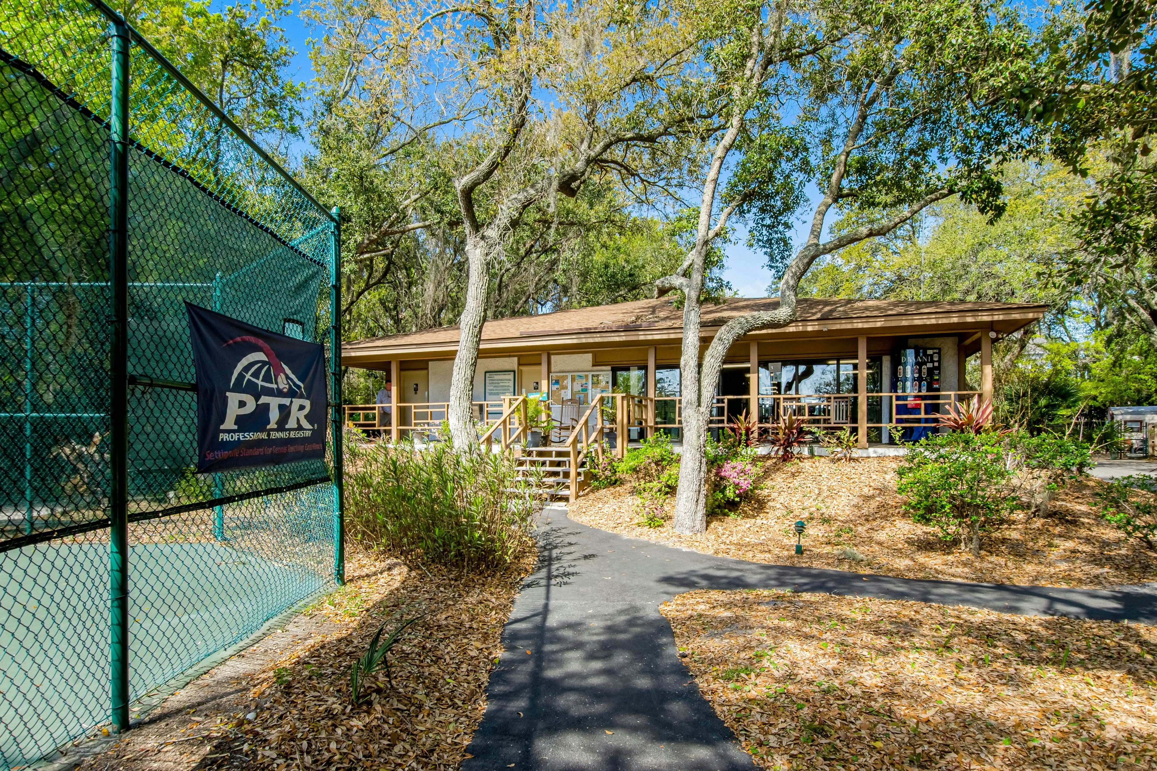 HH Beach & Tennis 119C