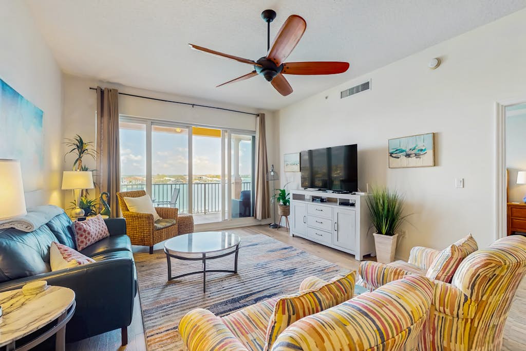 Dog friendly bayfront 4th floor condo with bay views heated pool pool spa WD — Clearwater, FL — vacation rental