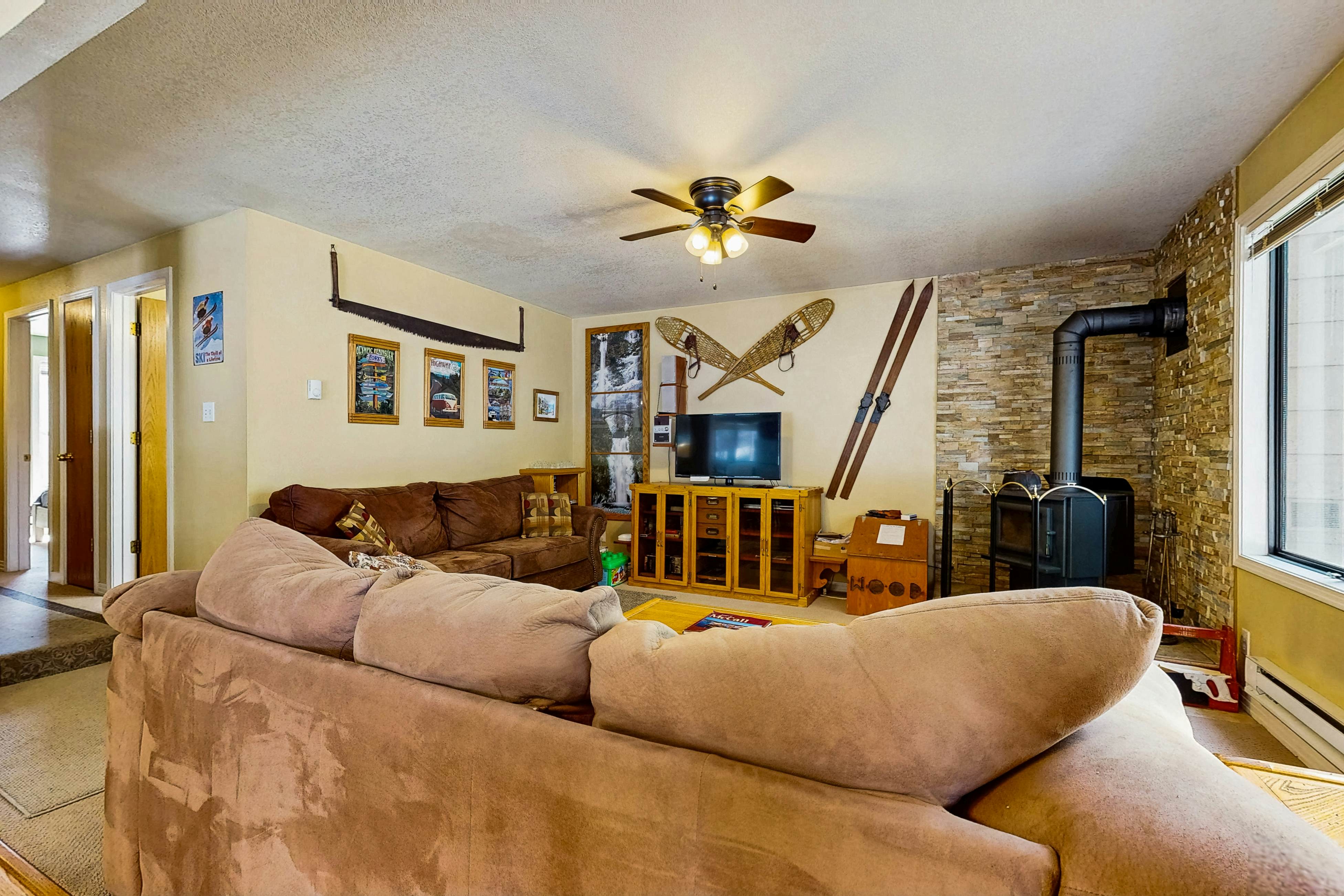 Aspen Village Golf Course Condo - Snowshoes