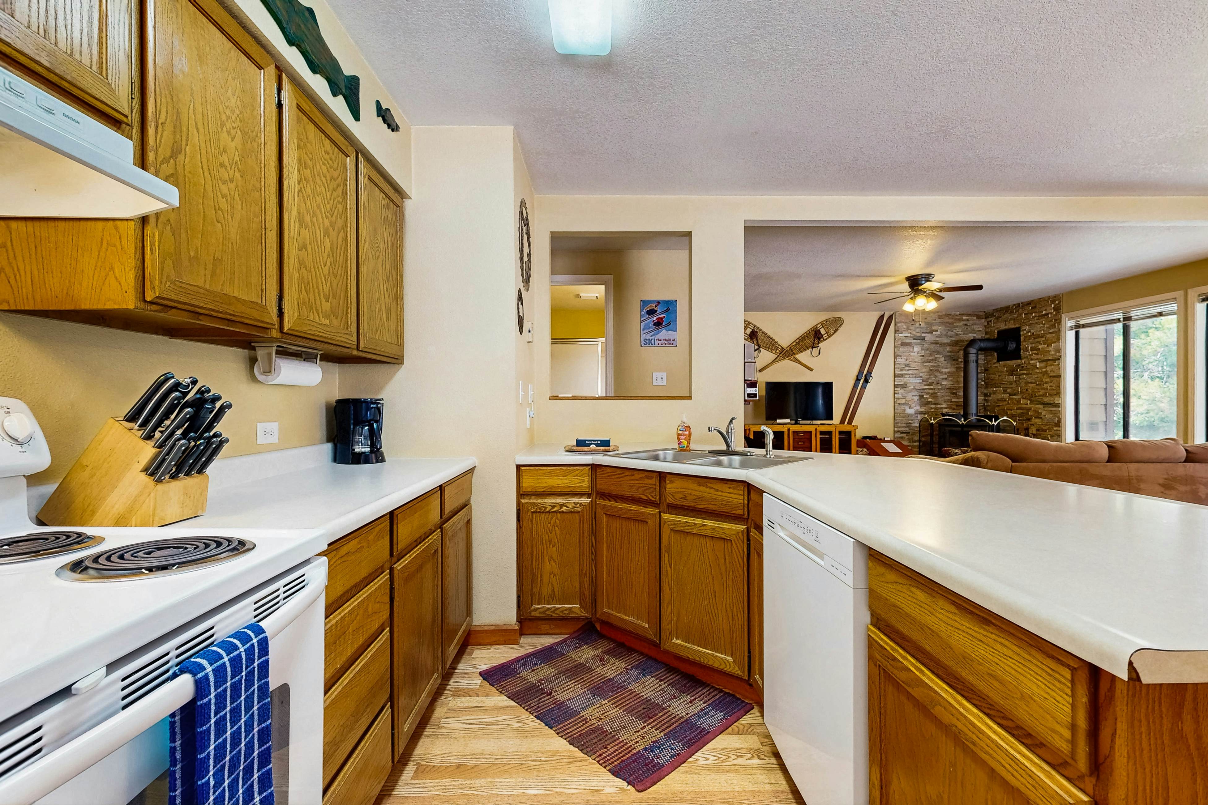 Aspen Village Golf Course Condo - Snowshoes