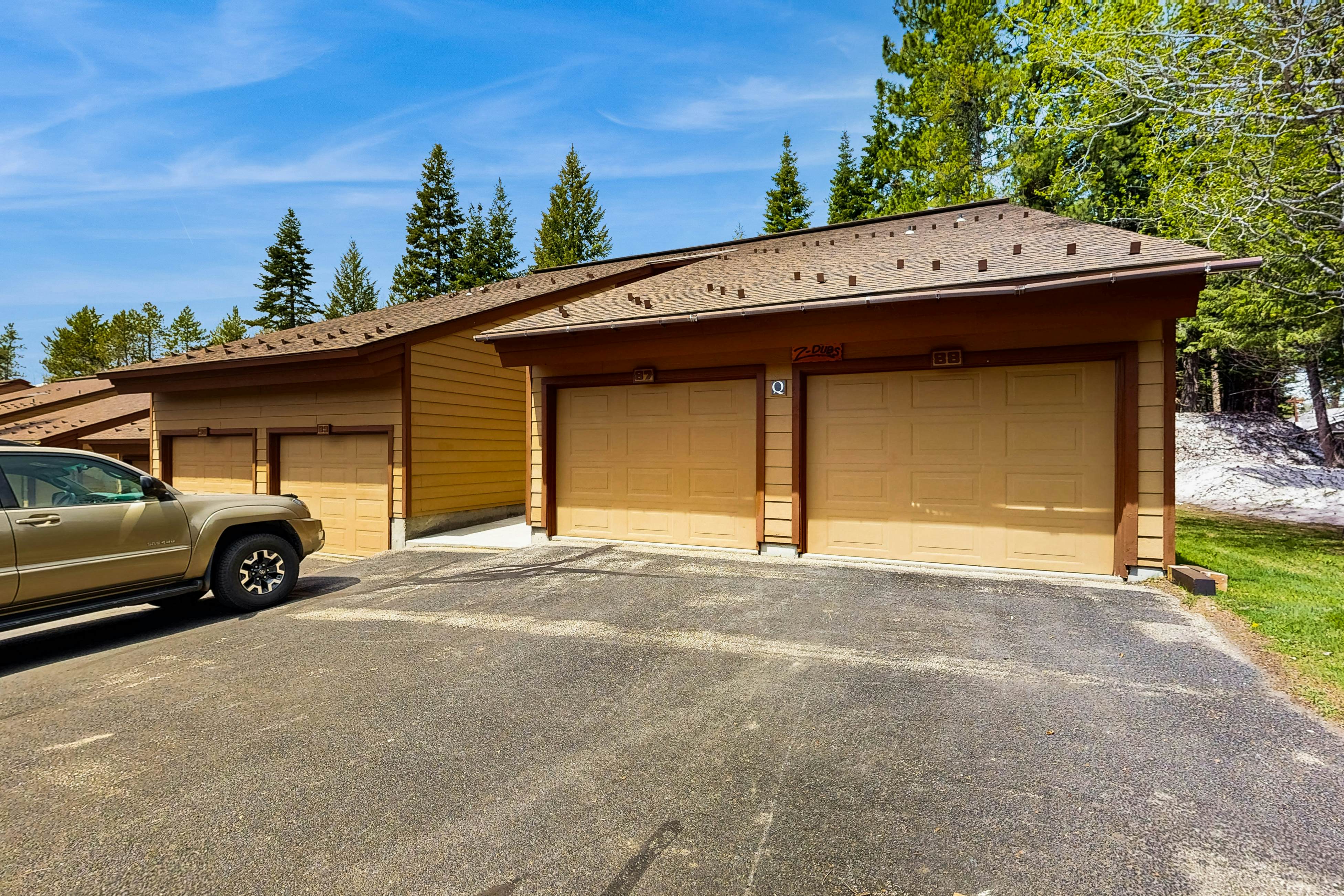 Aspen Village Golf Course Condo - Snowshoes