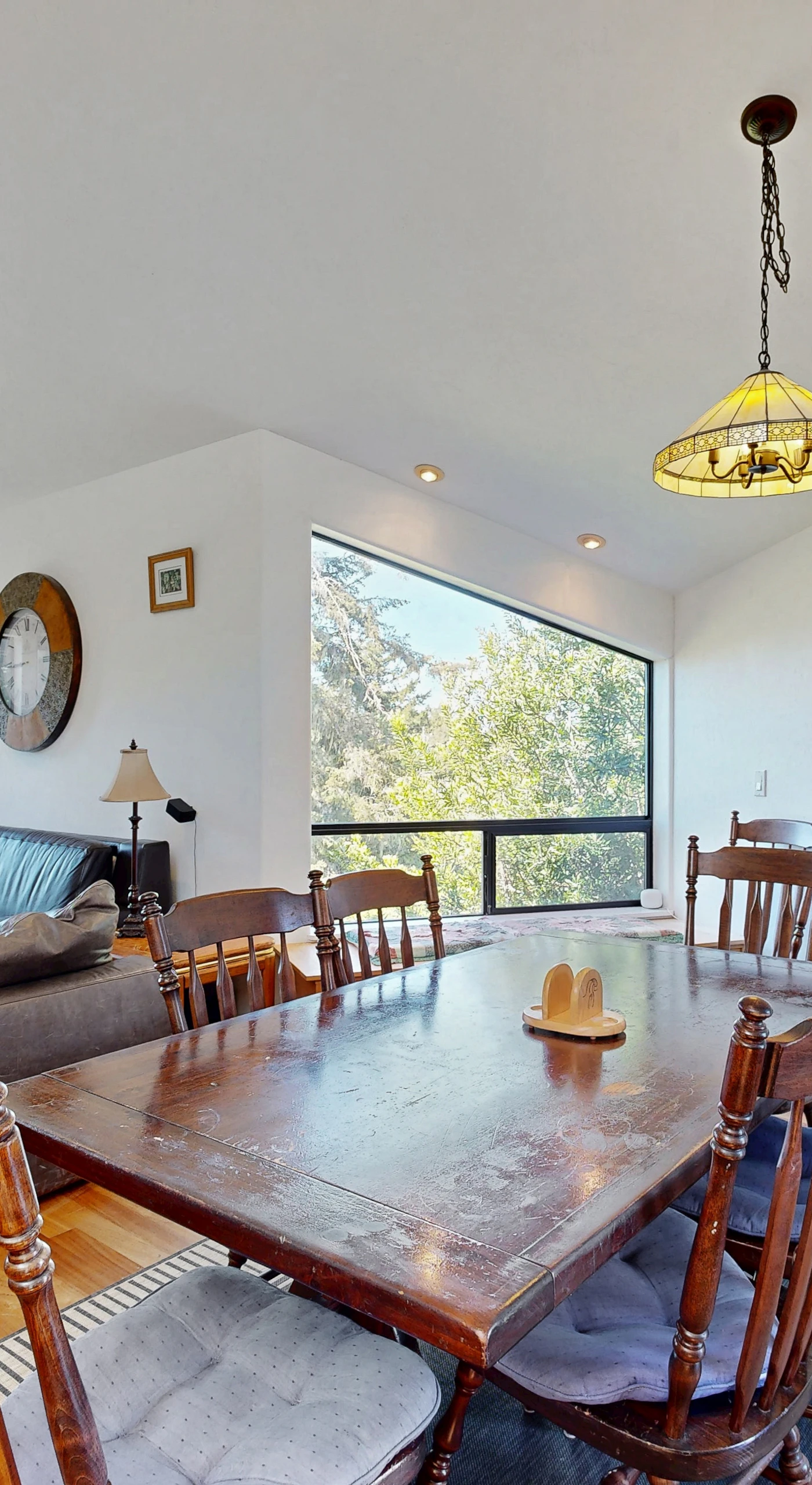 Share meals at this bright dining table, where you can engage in lively conversations while soaking in views of the serene surroundings.