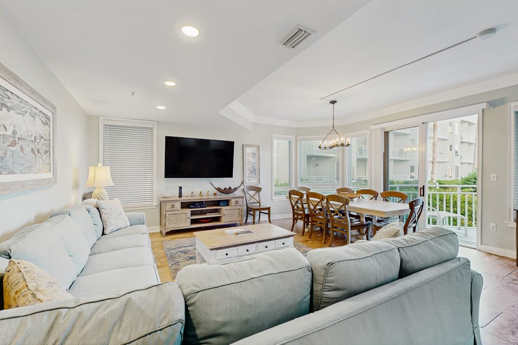 Oceanfront condo with pools, hot tubs, WiFi, washer/dryer, & central A/C — Hilton Head, SC — vacation rental